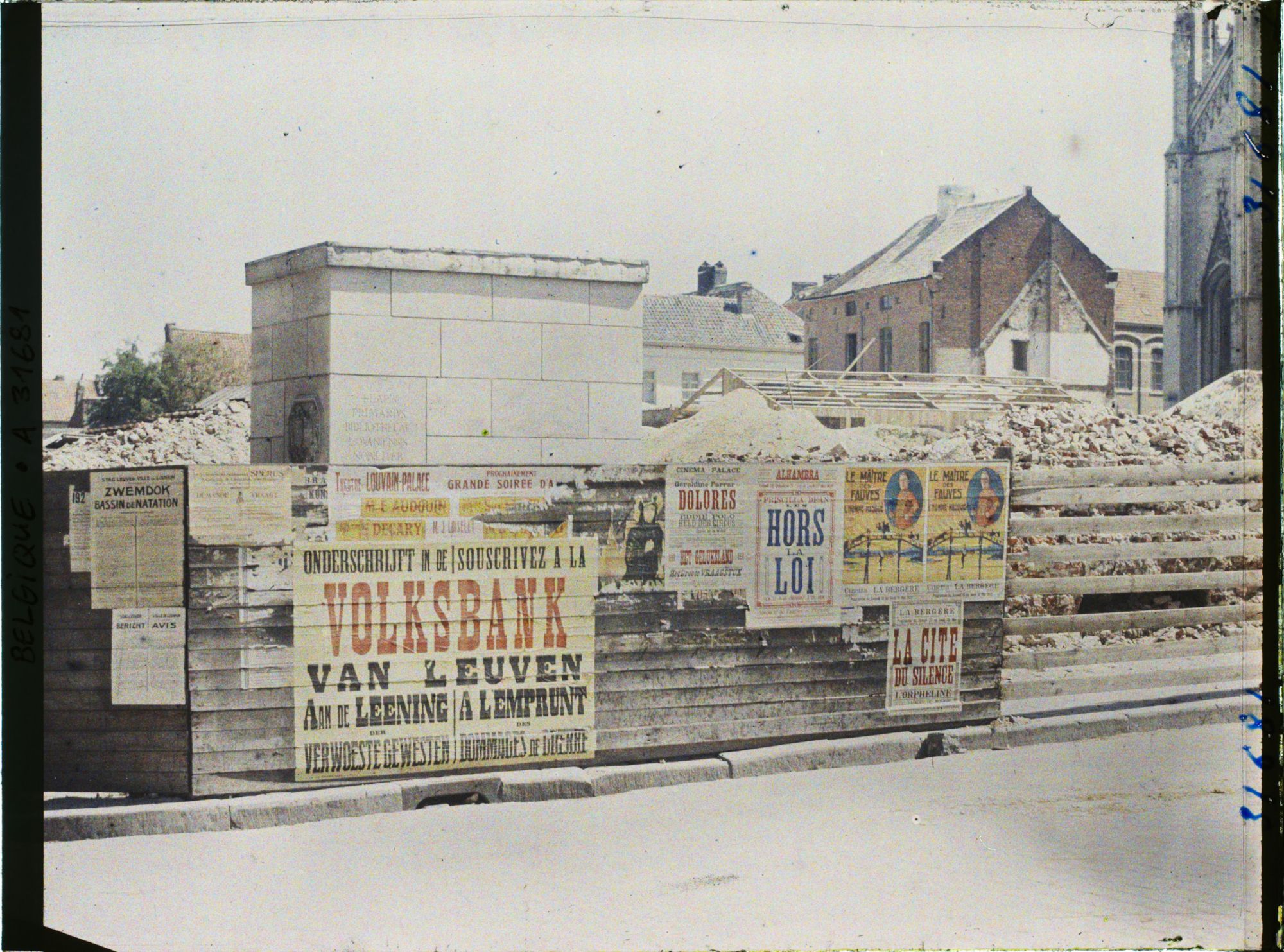 Image représentant Belgique, Louvain, La 1ère Pierre de la nouvelle Bibliothèque, Place du Peuple.