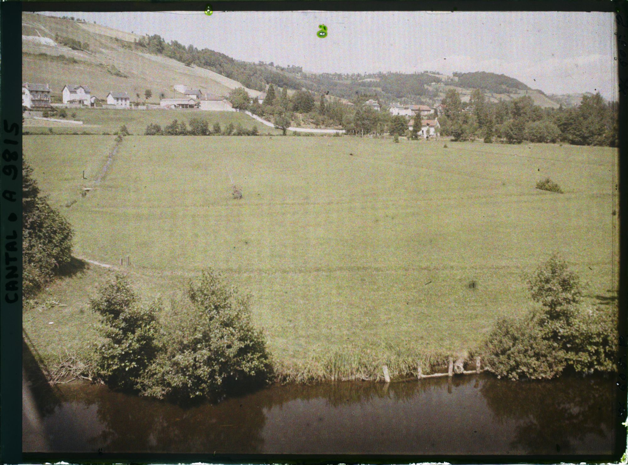 Image représentant Vue sur la plaine, avec la Cère au premier plan