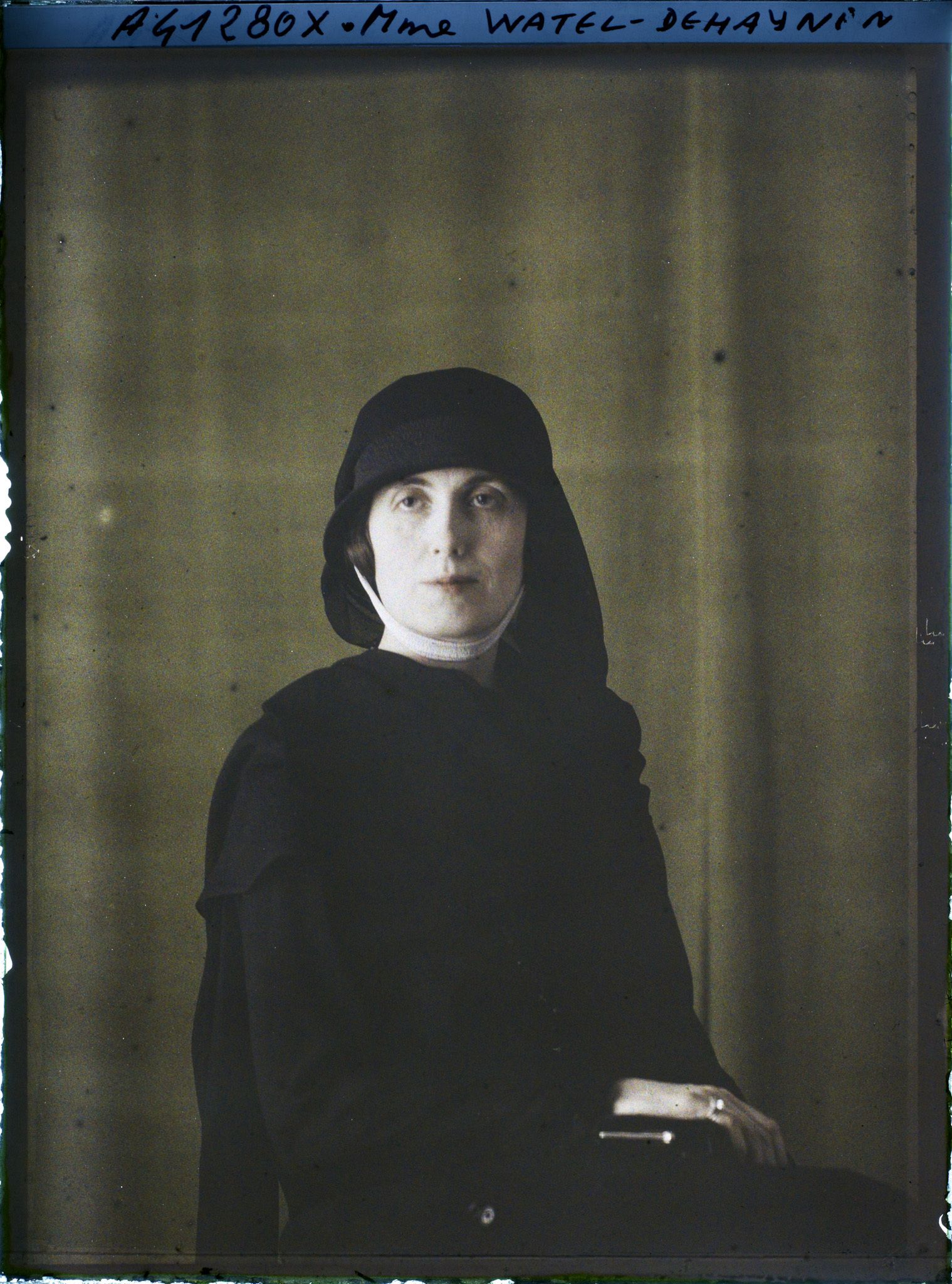 Image représentant https://musee-albert-kahn.s-museum.fr/home/NWQ2OTAwYzNmYjZlZTk1ZWQwODJmMjY4L2dlbmVyaWMtbm90aWNlLXRhYi9hdXRob3JpdHkvNjE3YTc5ZjVjZjhiODk2OGIzMzM3ZDIx/5d6900c3fb6ee95ed082f268/generic-notice-tab/authority/617a79ebcf8b8968b3337a00 Madame Antoinette Watel-Dehaynin