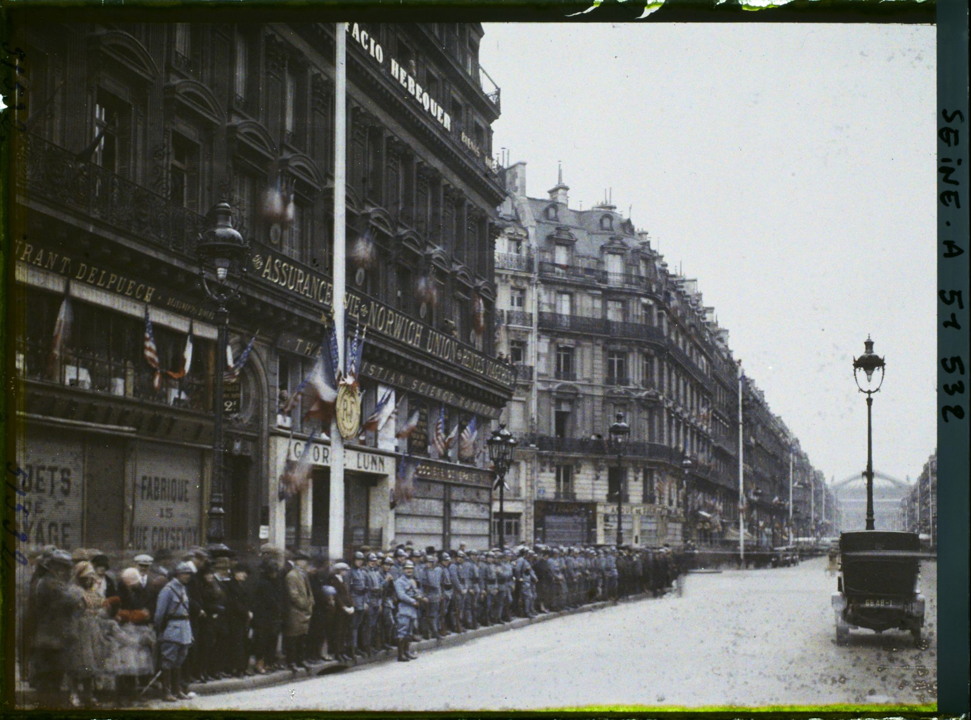 Image représentant Décorations avenue de l'Opéra pour le 9ème congrès de la Légion Américaine (American Legion)