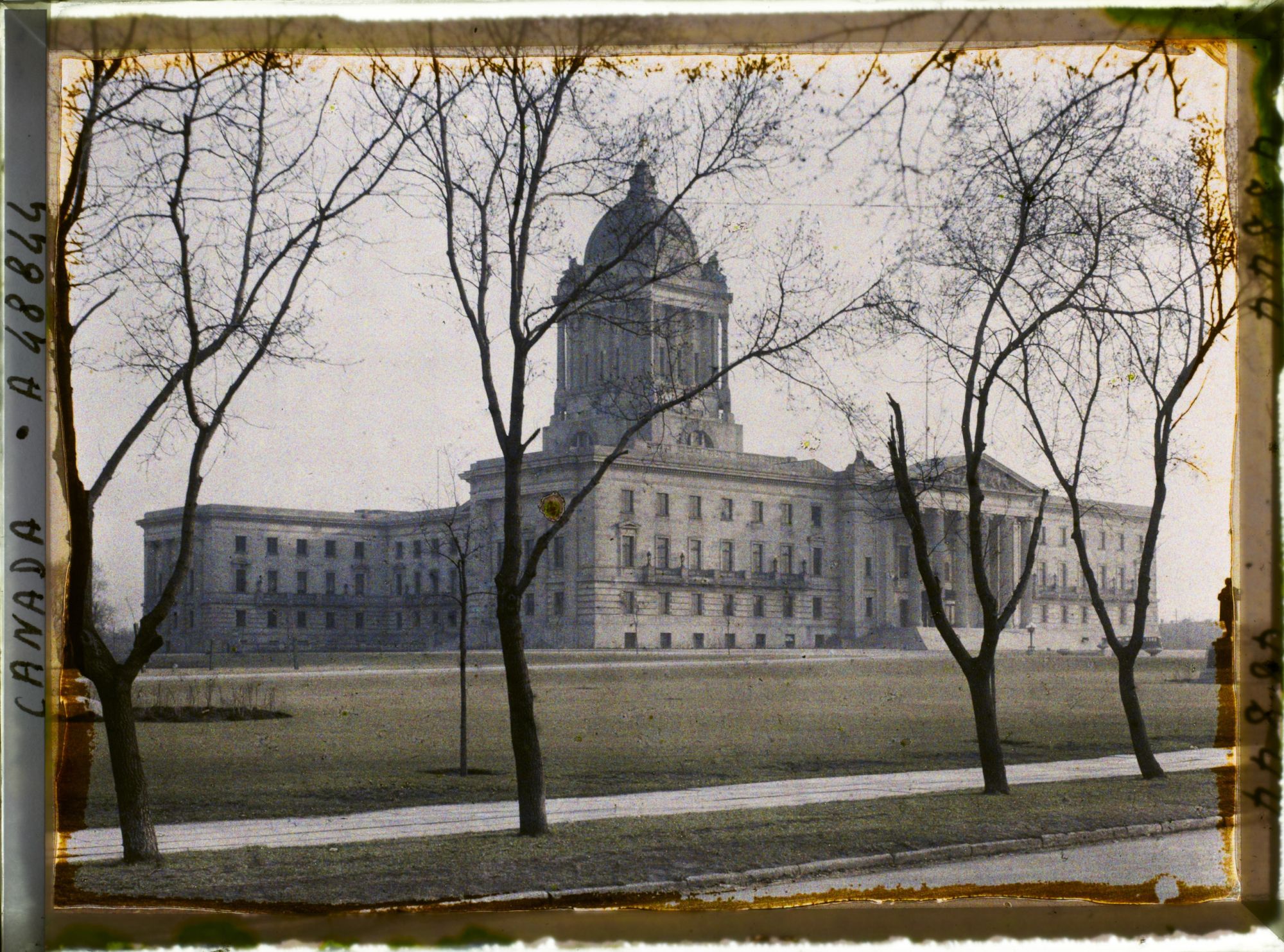 Image représentant Canada, Winnipeg, Le Parlement autre aspect