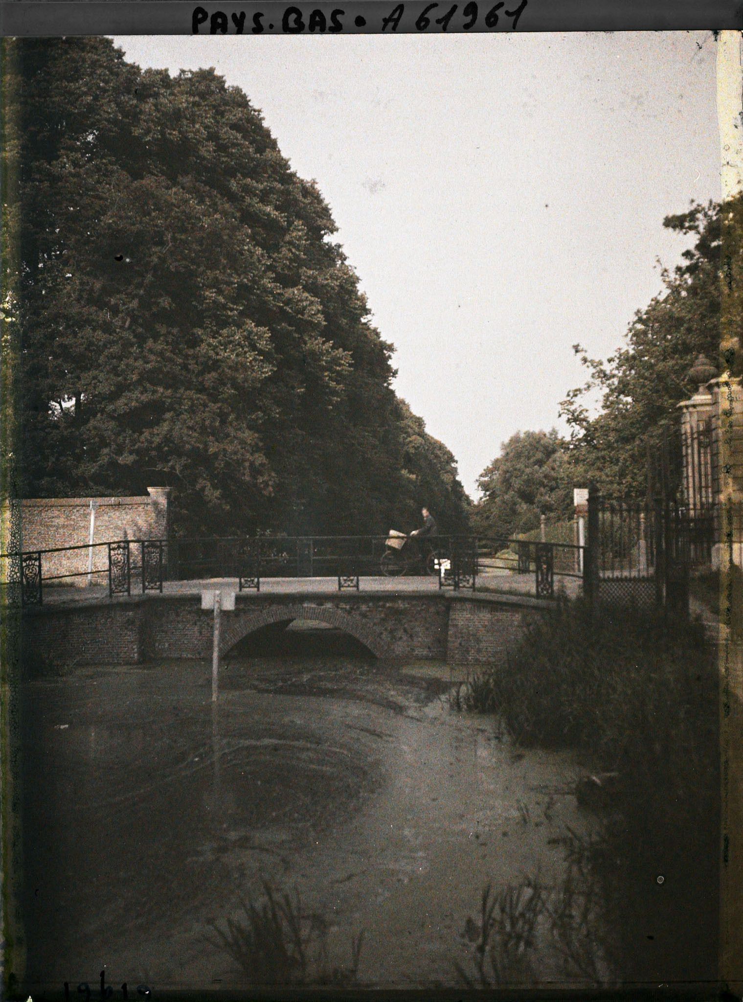 Image représentant Hollande, La Haye, Entrée du Parc Royal