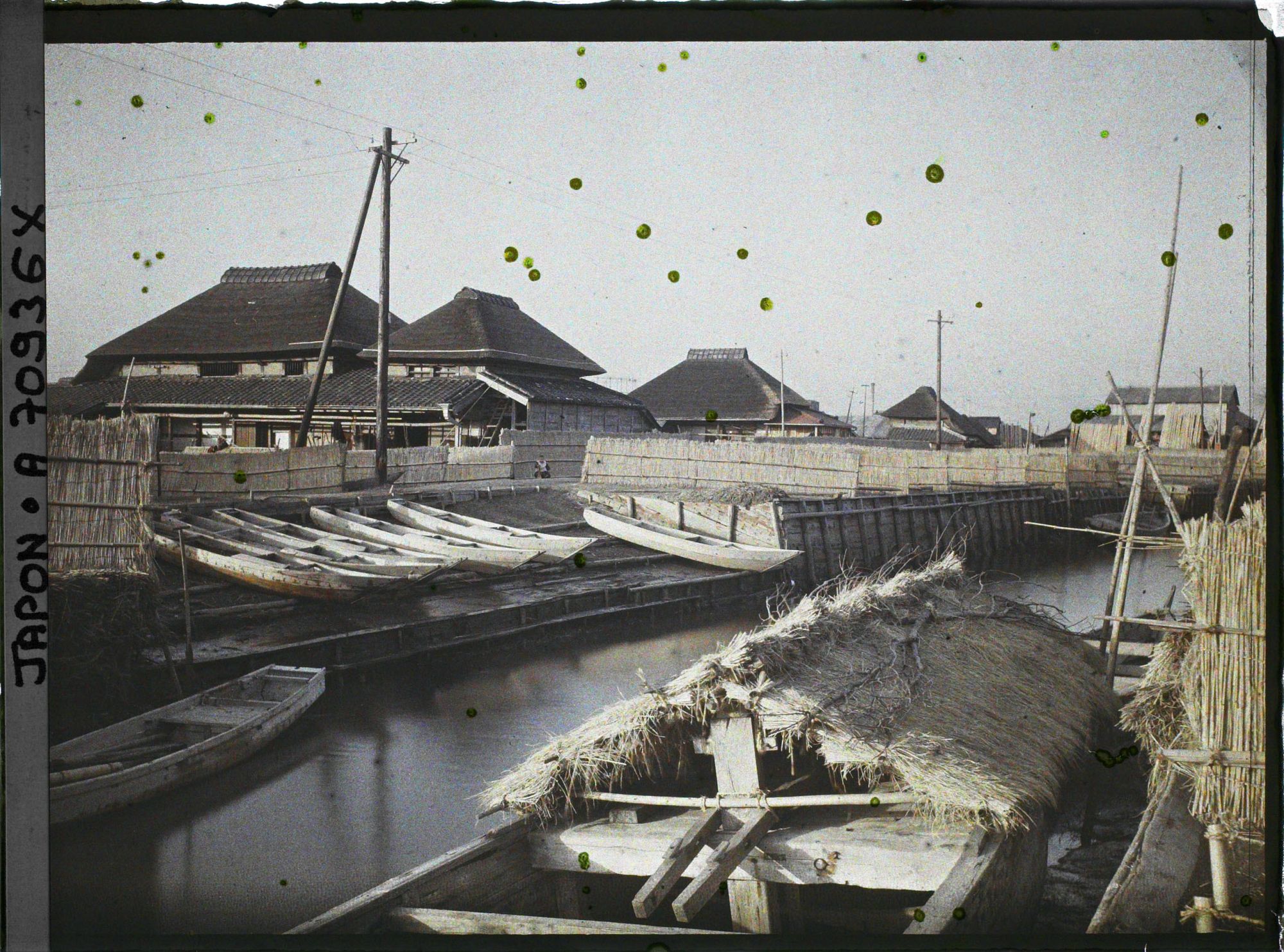 Image représentant Village le long d'une rivière
