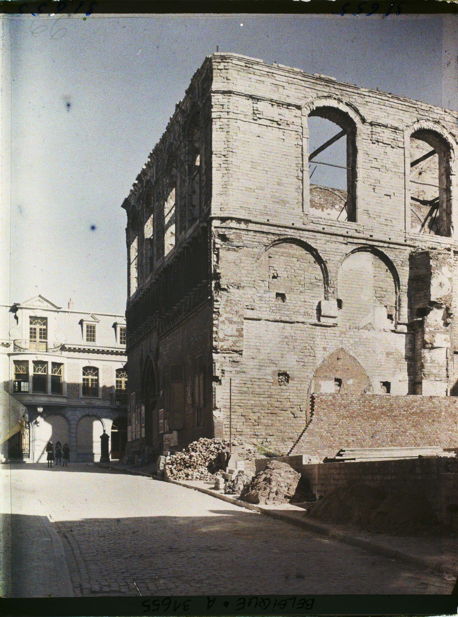 Image représentant Belgique, Louvain, Ruines de la Bibliothèque, Angle de la rue de Namur et de la Corse