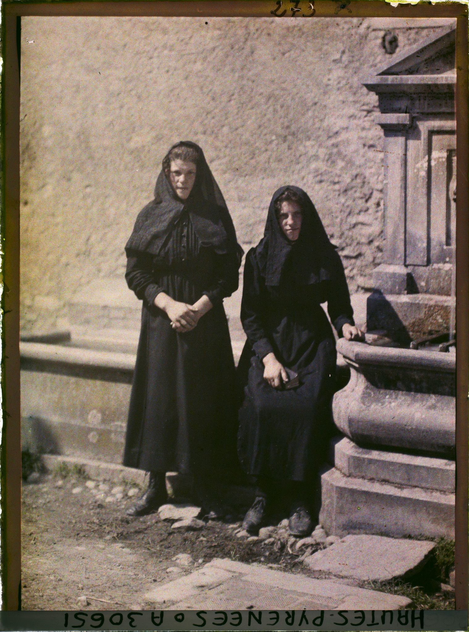 Image représentant France, Deux jeunes filles