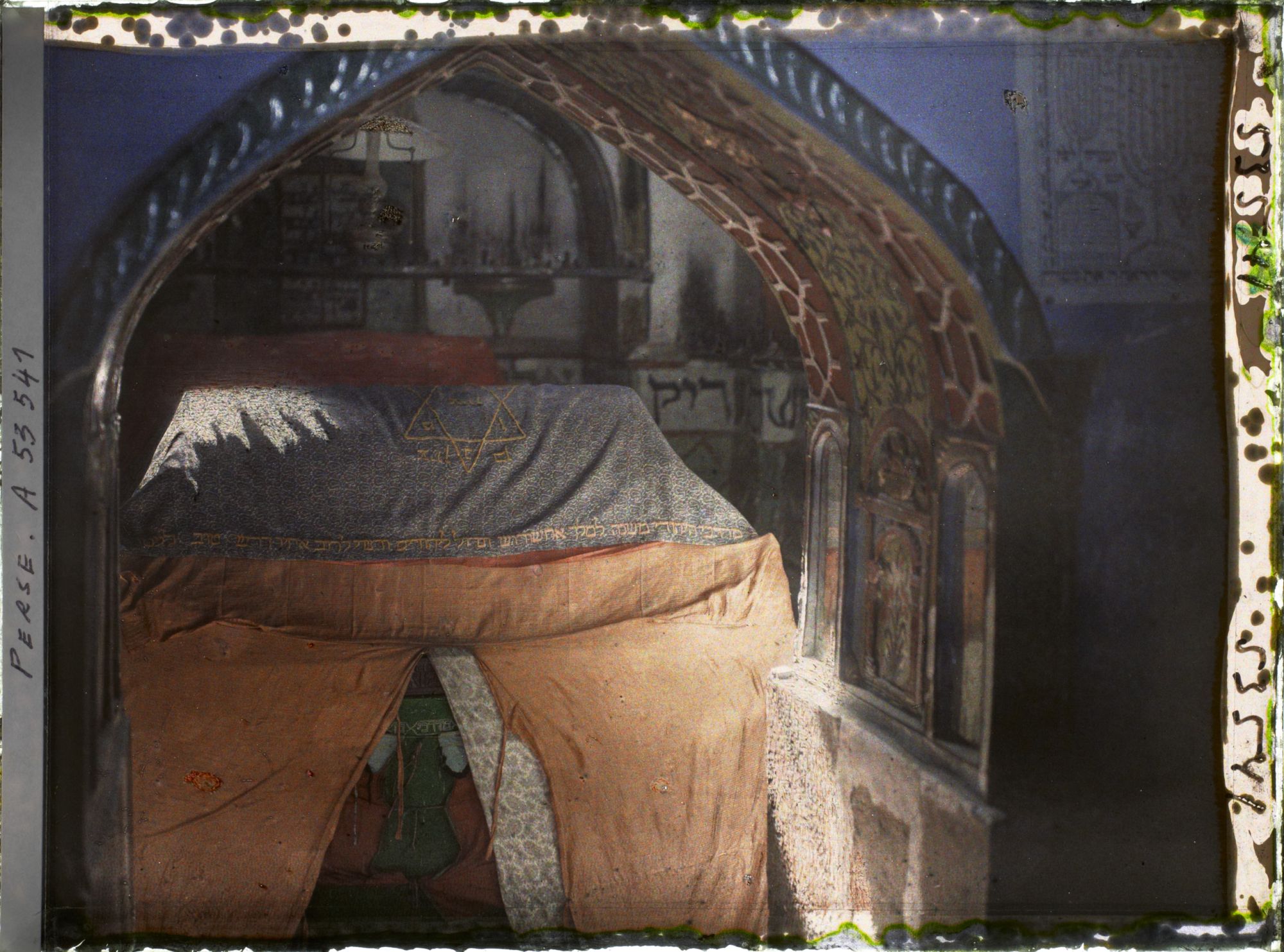 Image représentant Intérieur du mausolée d'Esther et Mardochée