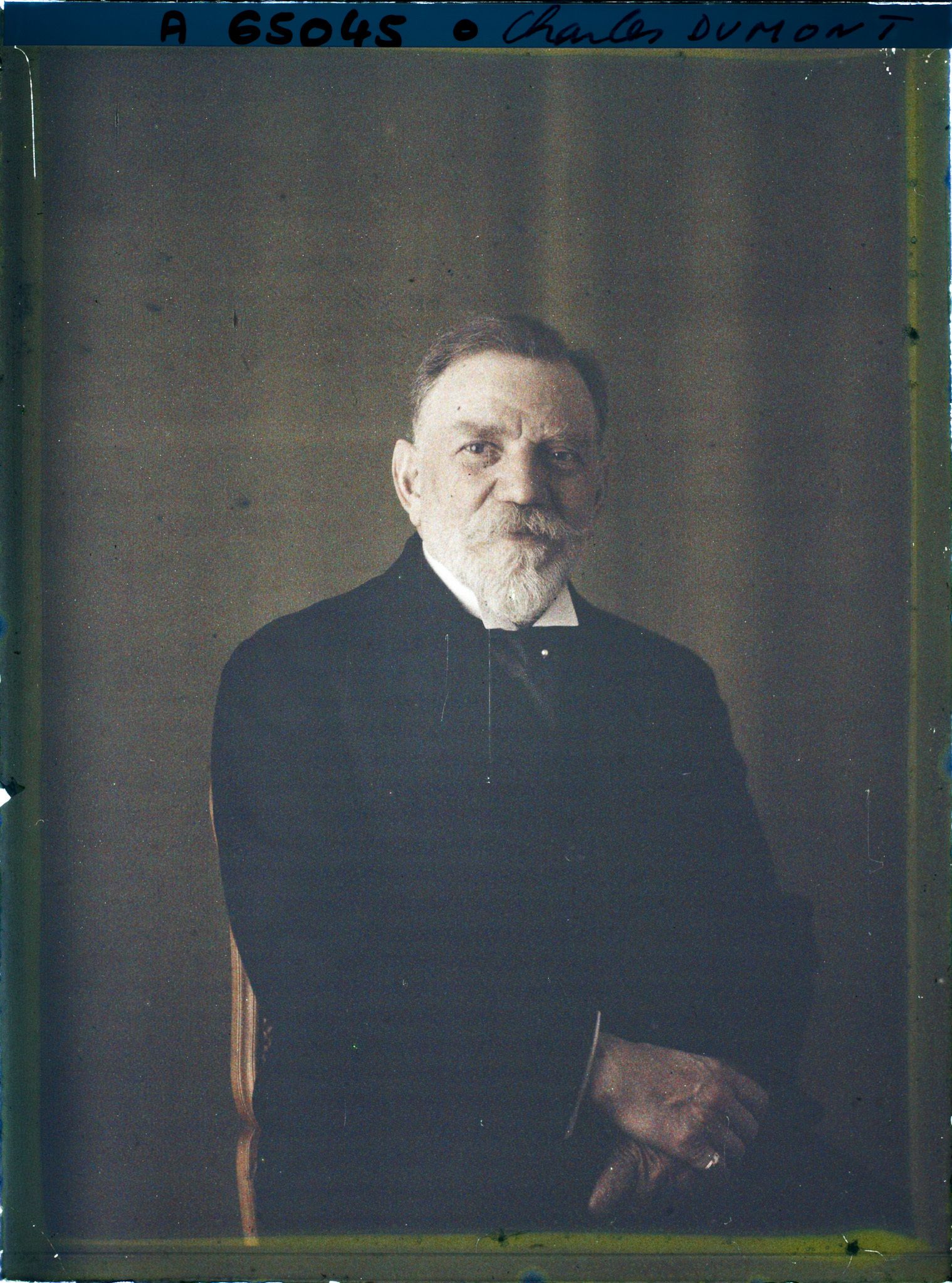 Image représentant https://musee-albert-kahn.s-museum.fr/home/NWQ2OTAwYzNmYjZlZTk1ZWQwODJmMjY4L2dlbmVyaWMtbm90aWNlLXRhYi9hdXRob3JpdHkvNjE3YTc5ZjVjZjhiODk2OGIzMzM3ZDIx/5d6900c3fb6ee95ed082f268/generic-notice-tab/authority/617a79ebcf8b8968b3336bf3 Monsieur Charles Dumont