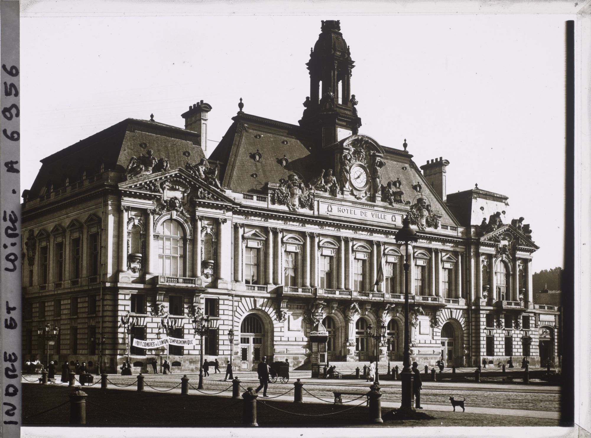 Image représentant L'Hôtel de Ville, sur l'actuelle place Jean Jaurès