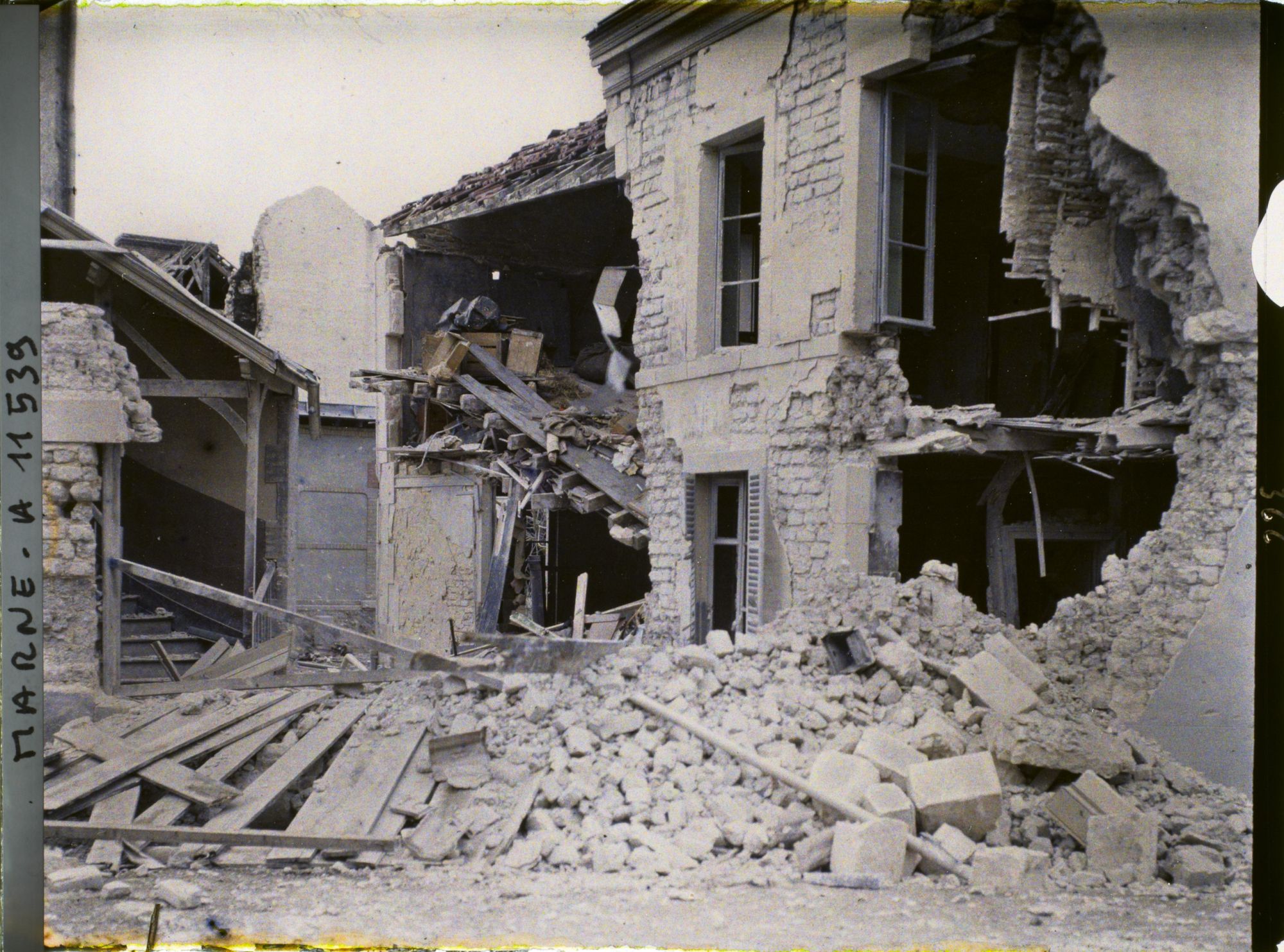 Image représentant Maison en ruine, rue de Bétheny, après un bombardement