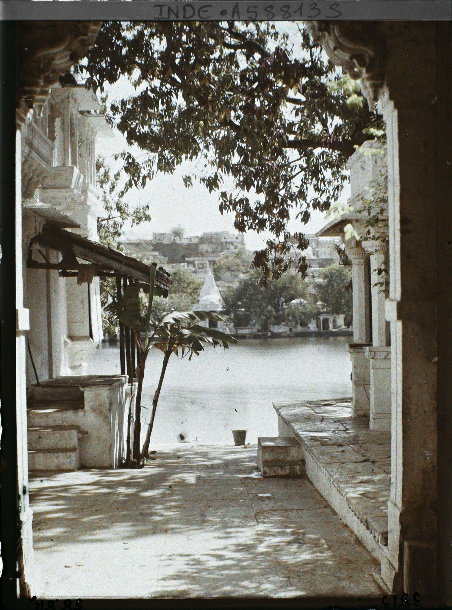 Image représentant Ruelle donnant sur le lac Pichola