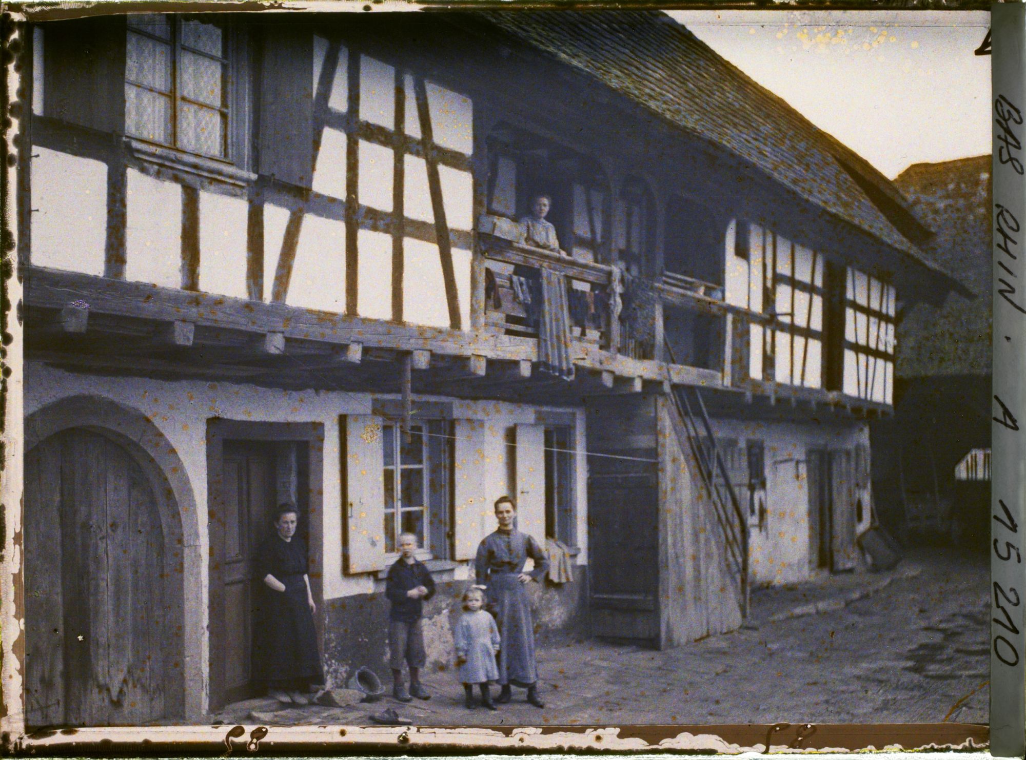 Image représentant France Alsace, Strasbourg, Langolsheim : un type de grande ferme rurale de la Campagne Strasbourgeoise