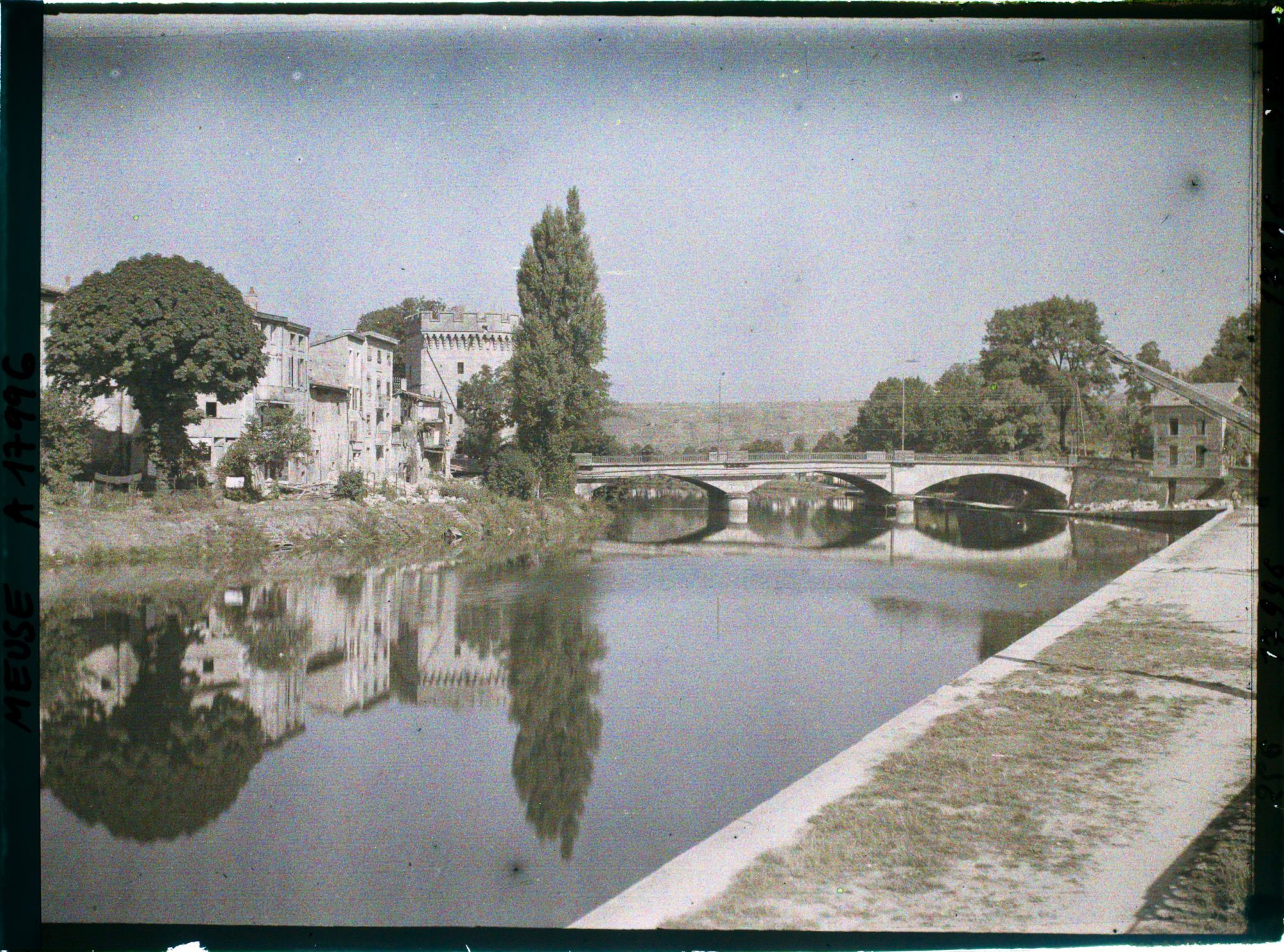 Image représentant France, Verdun, Le Pont Chaussée et la Meuse