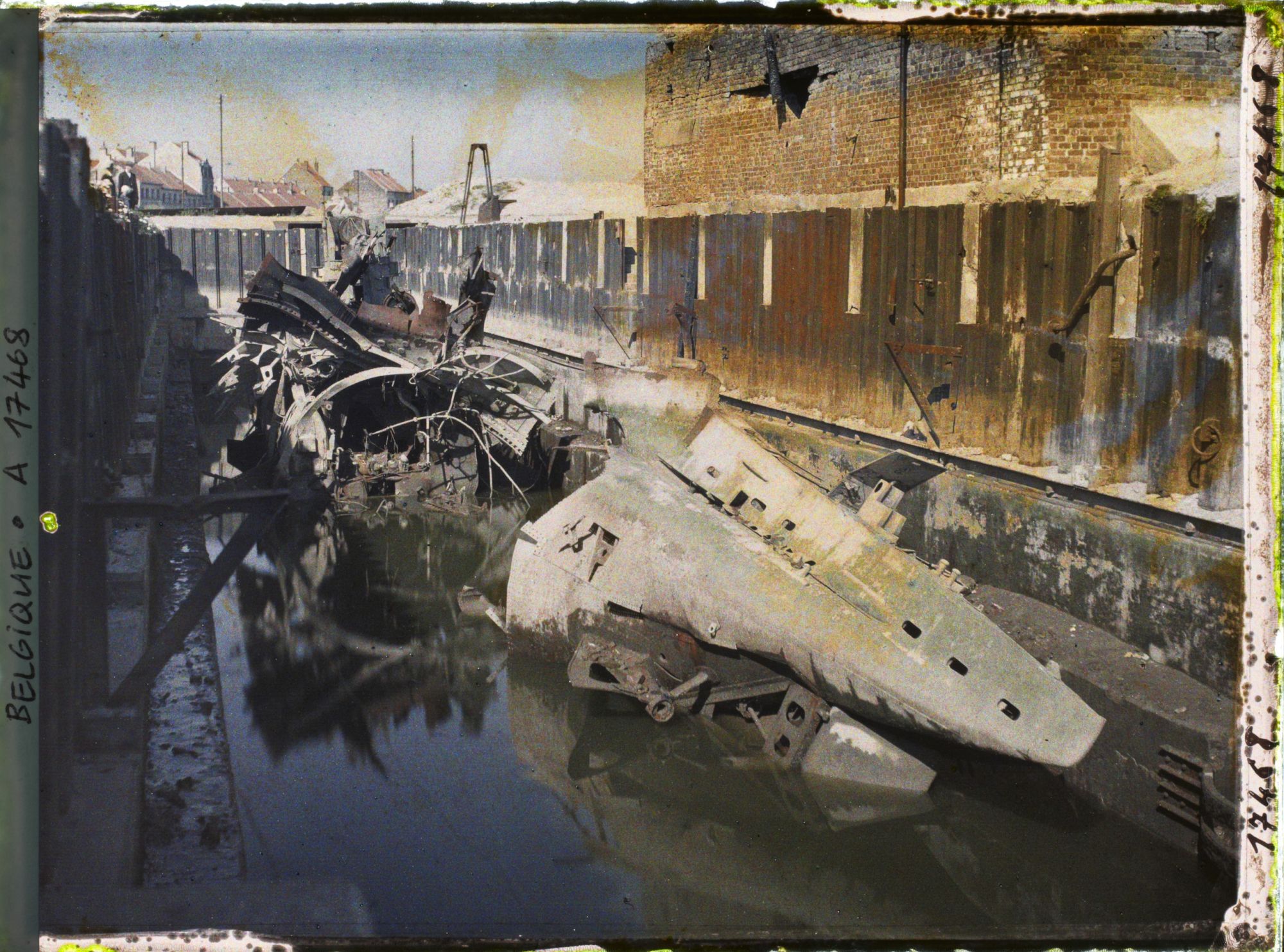 Image représentant Belgique, Ostende, Sous marin allemand dans sa Cale, vue prise de l'arrière