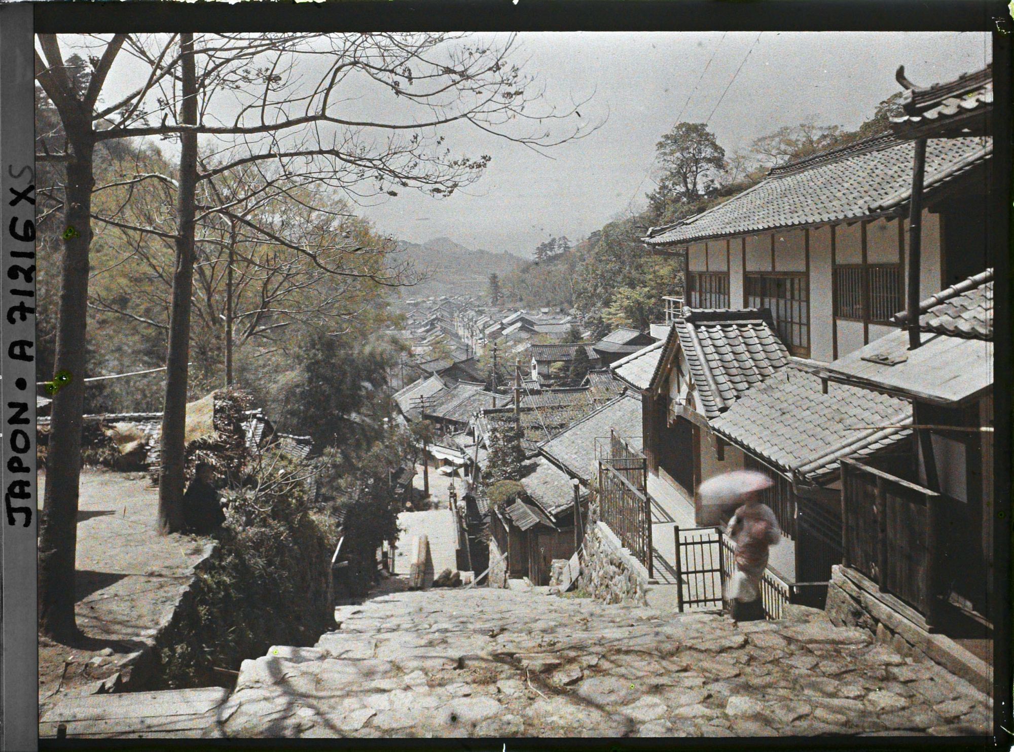 Image représentant Village (station thermale ?) dans une vallée encaissée