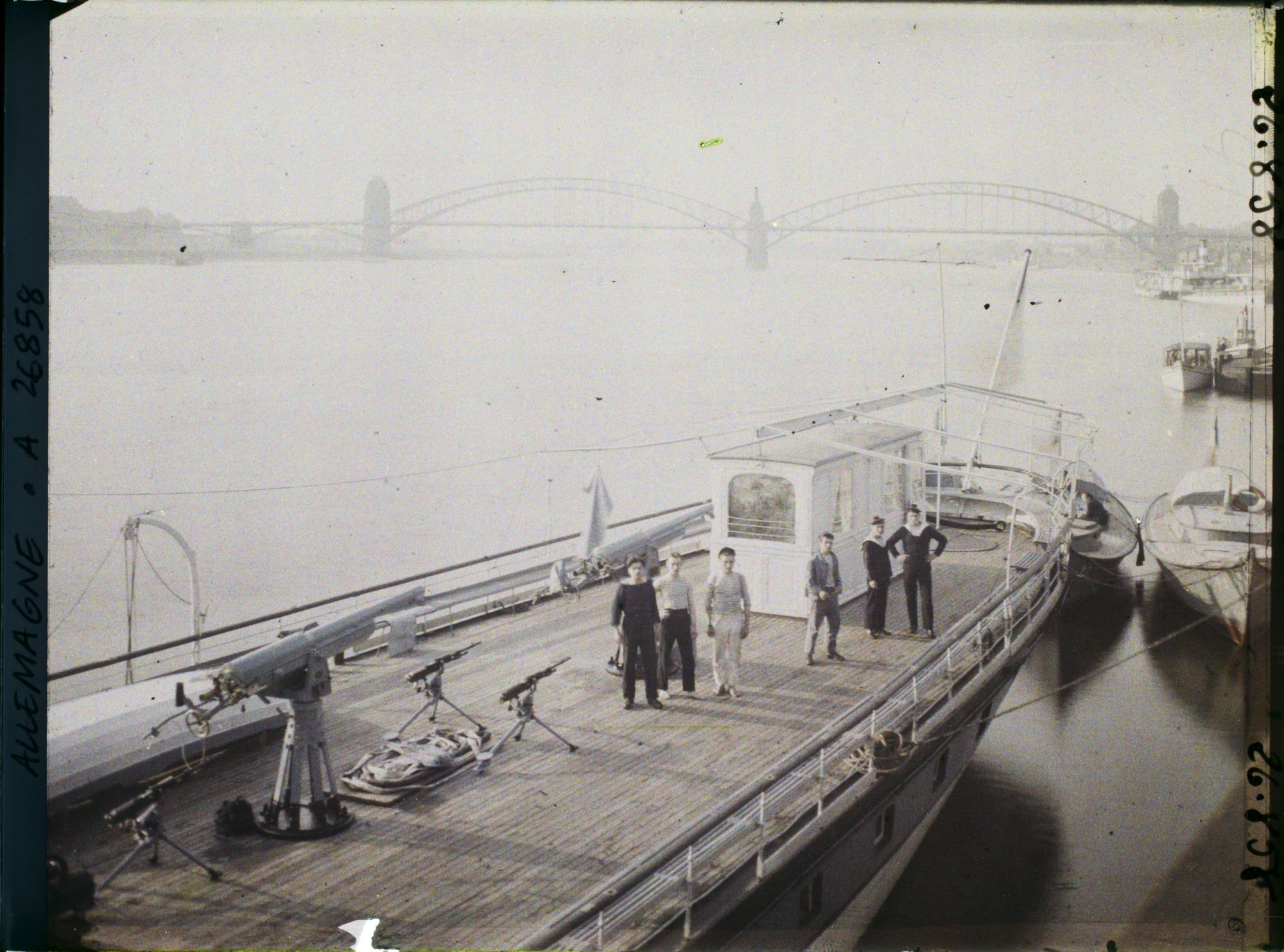 Image représentant Allemagne, Düsseldorf, Occupation Française, Le Pont du "Brhentein" bateau réquisitionné par la France