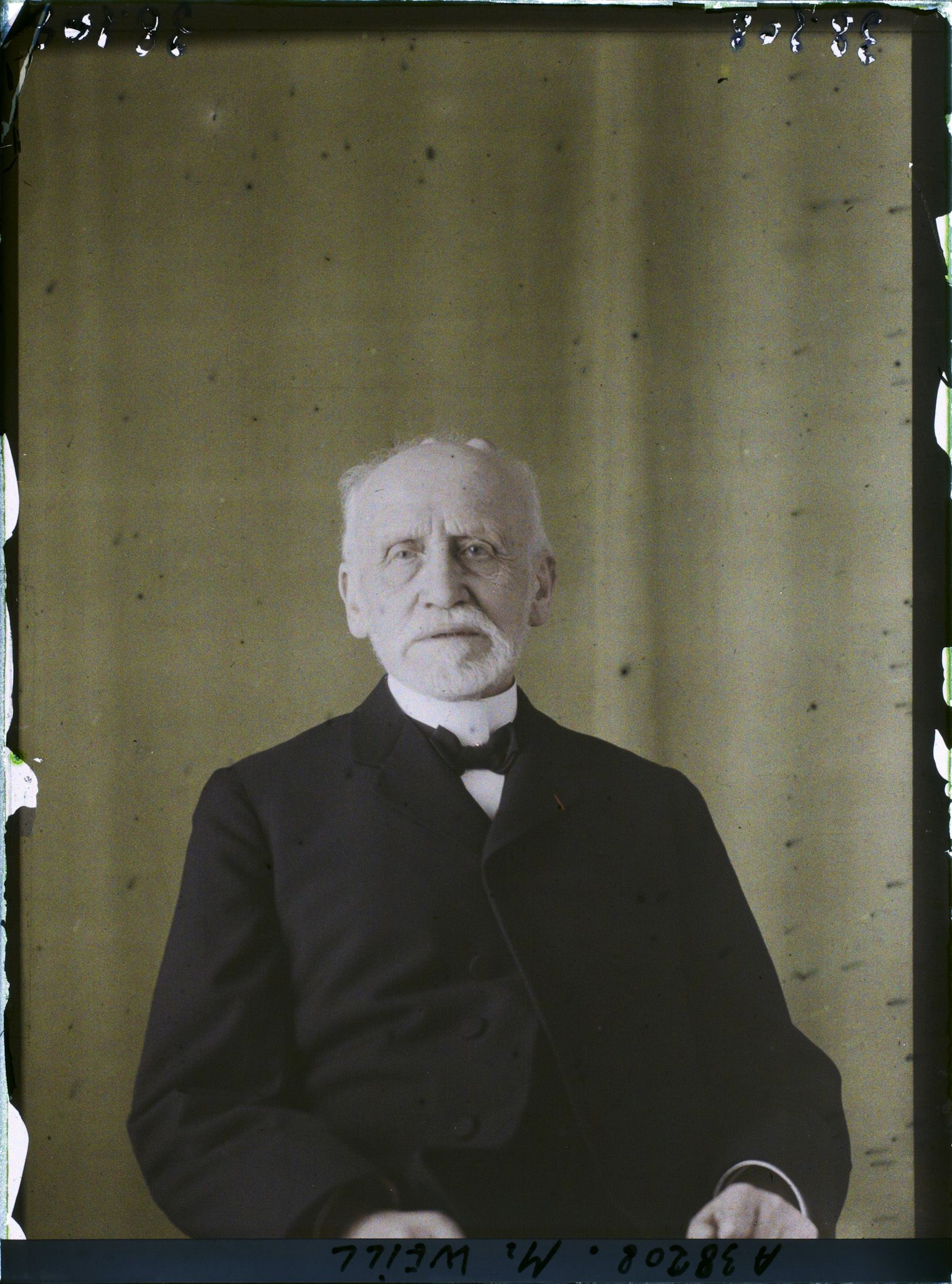 Image représentant https://musee-albert-kahn.s-museum.fr/home/NWQ2OTAwYzNmYjZlZTk1ZWQwODJmMjY4L2dlbmVyaWMtbm90aWNlLXRhYi9hdXRob3JpdHkvNjE3YTc5ZjVjZjhiODk2OGIzMzM3ZDIx/5d6900c3fb6ee95ed082f268/generic-notice-tab/authority/617a79ebcf8b8968b3337a76 Monsieur Weill