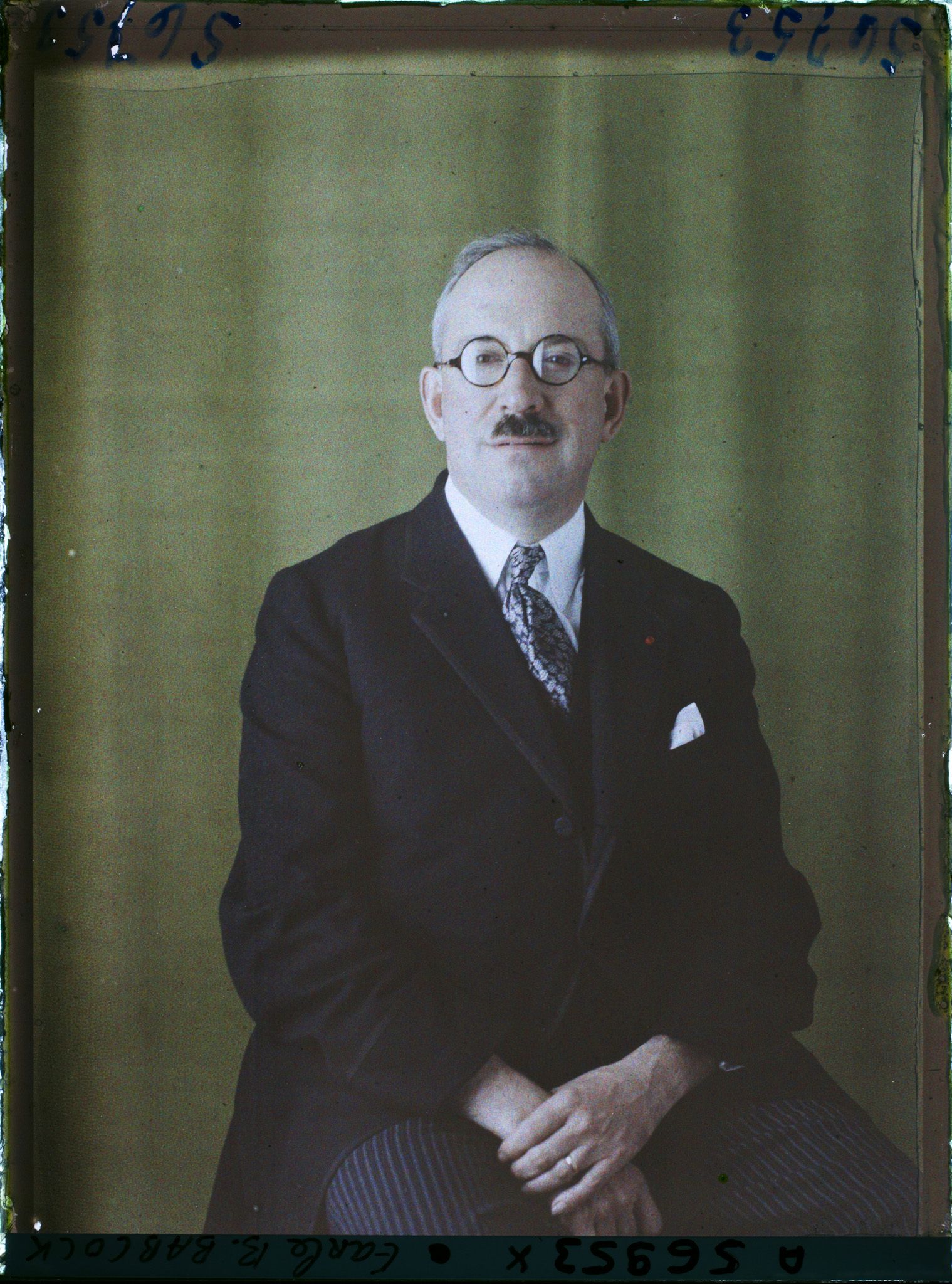 Image représentant https://musee-albert-kahn.s-museum.fr/home/NWQ2OTAwYzNmYjZlZTk1ZWQwODJmMjY4L2dlbmVyaWMtbm90aWNlLXRhYi9hdXRob3JpdHkvNjE3YTc5ZjVjZjhiODk2OGIzMzM3ZDIx/5d6900c3fb6ee95ed082f268/generic-notice-tab/authority/617a79ebcf8b8968b33367cd Monsieur Earle B. Babcock