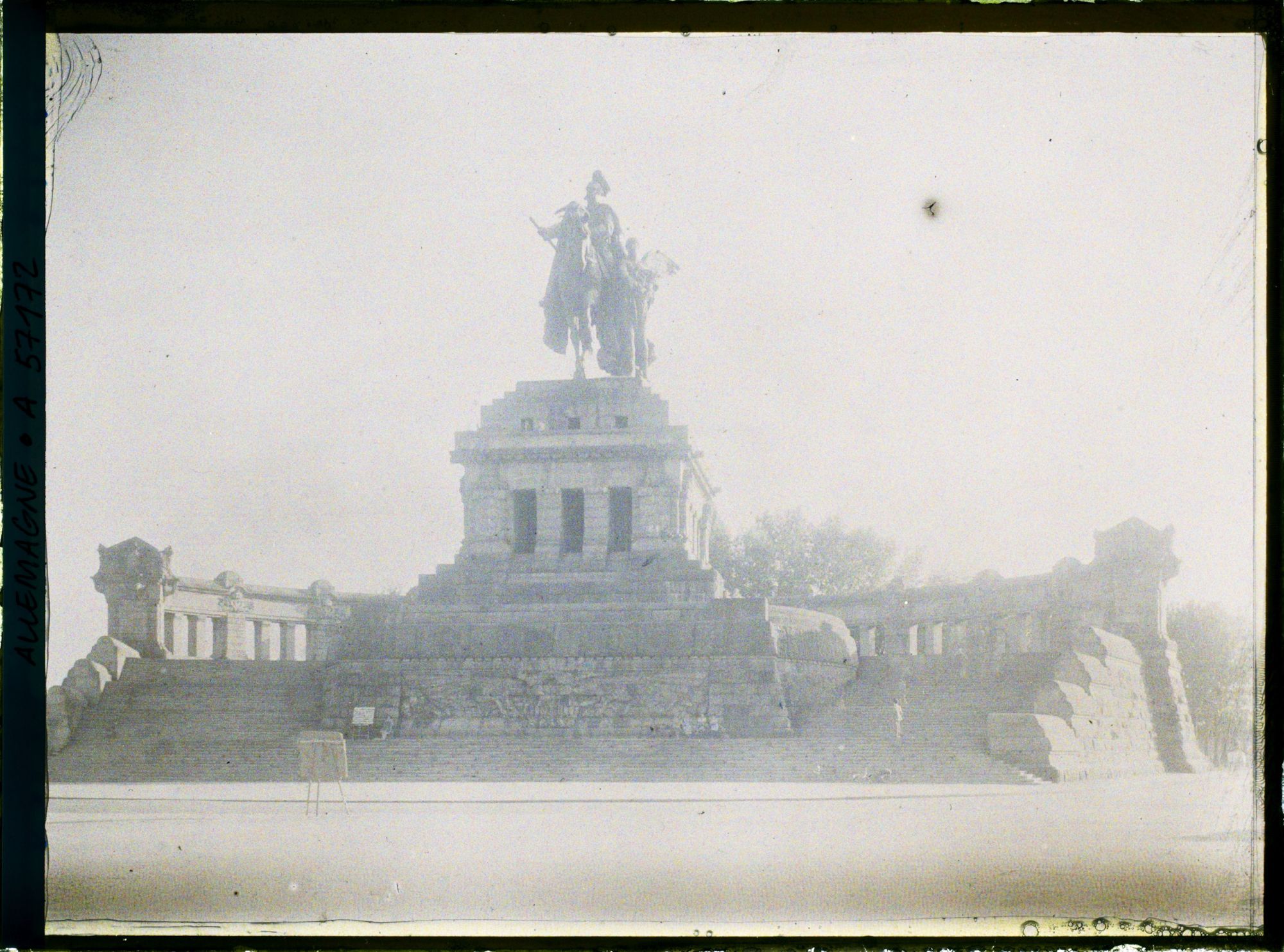 Image représentant Bords du Rhin, Coblence, Coblence Monument de Guillaume 1er