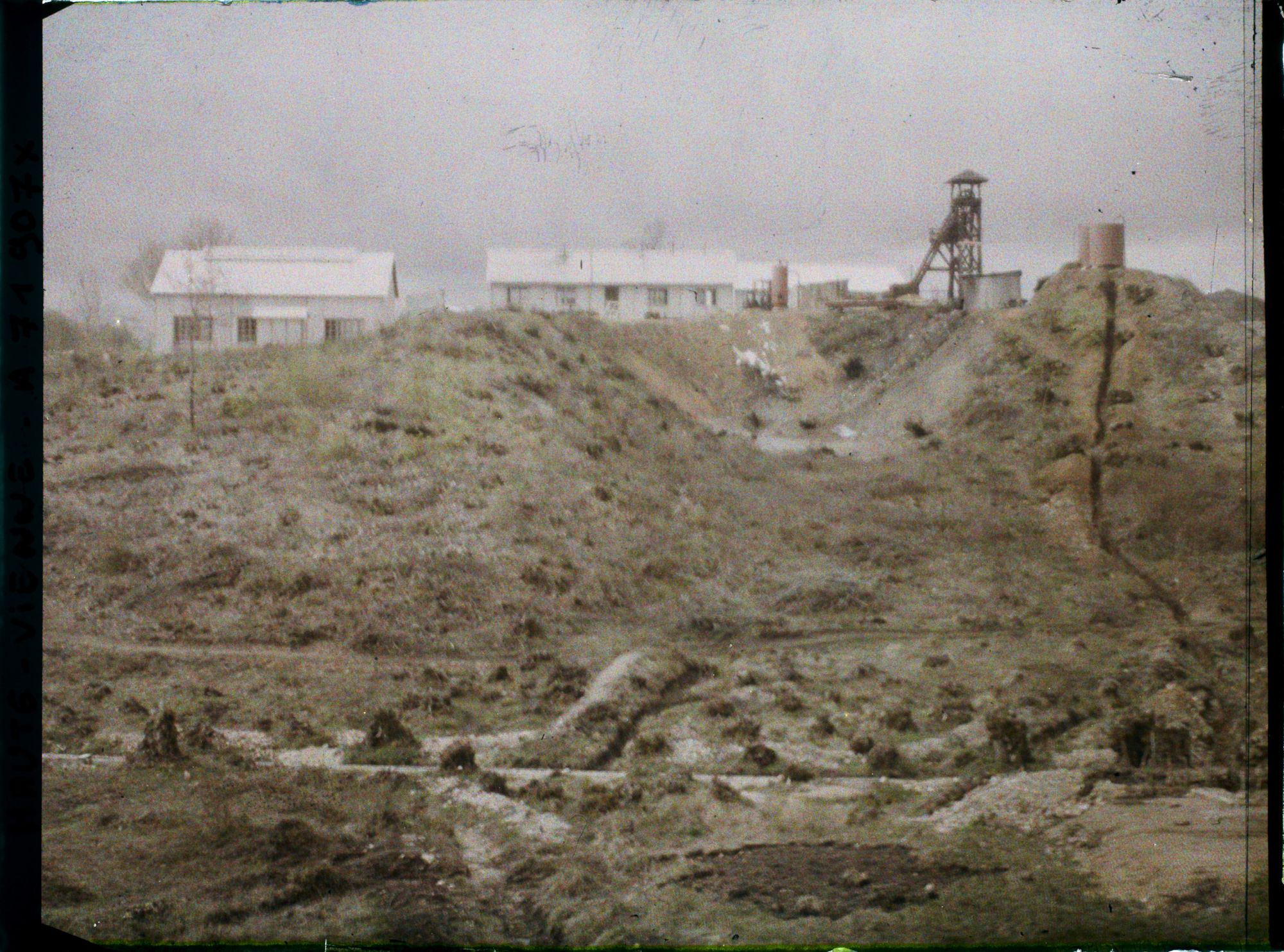 Image représentant La coulée sous le chevalement, mine d'or de la Fagassière