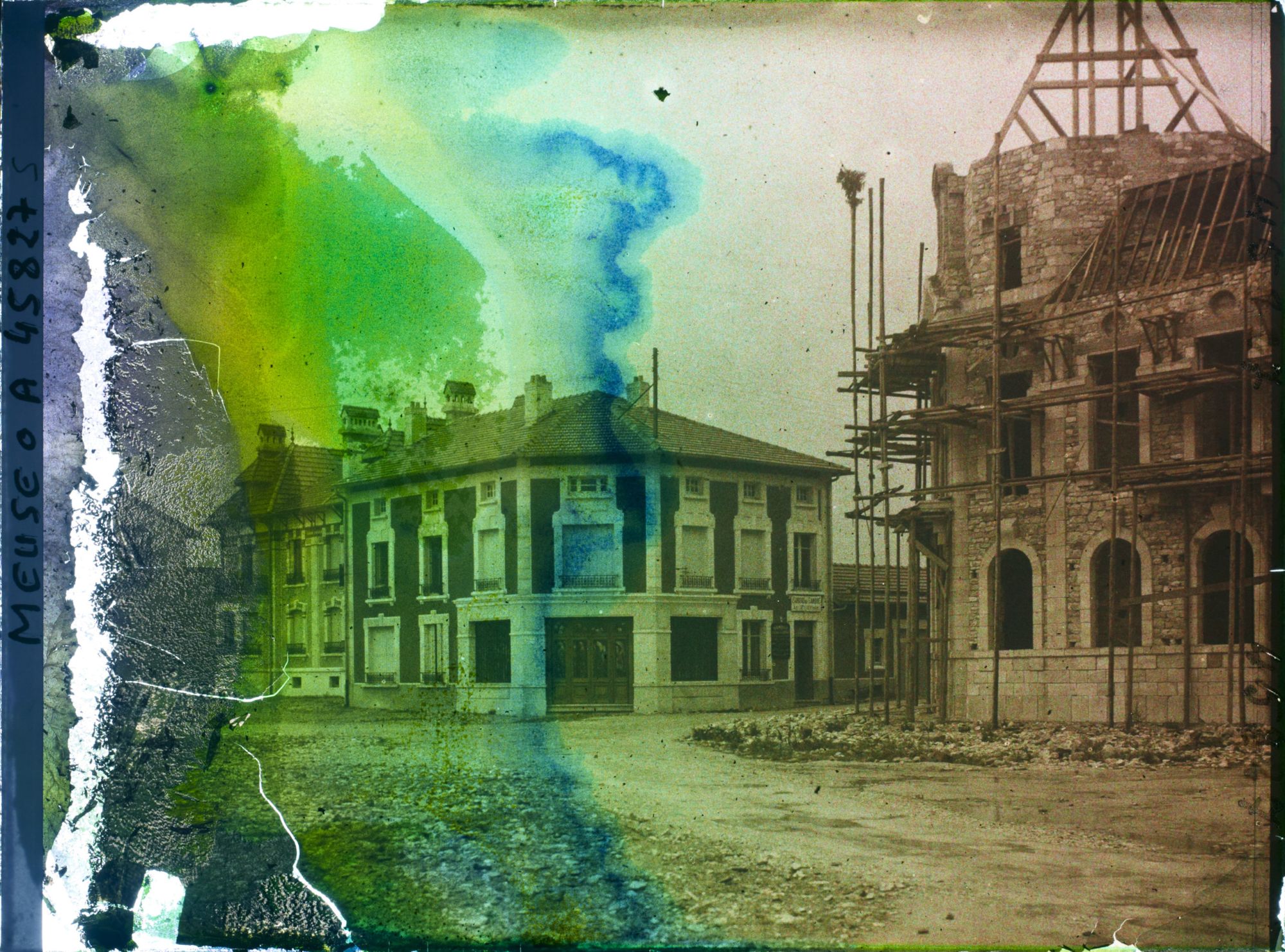 Image représentant France, Fresnes en Woëvre, Place Victor Margueritte et Hôtel de Ville