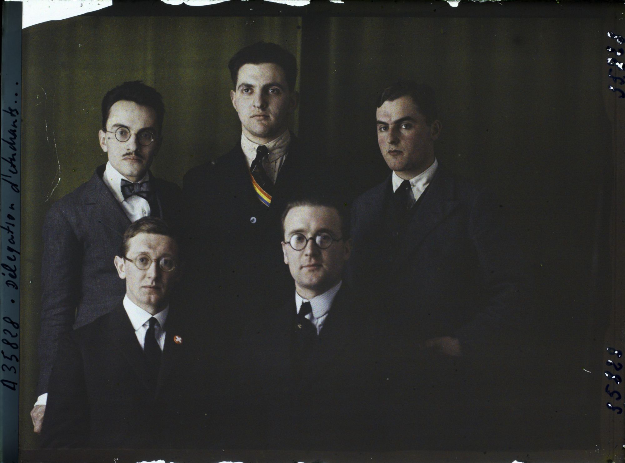 Image représentant Délégation des étudiants ayant participé au centenaire de  https://musee-albert-kahn.s-museum.fr/home/NWQ2OTAwYzNmYjZlZTk1ZWQwODJmMjY4L2dlbmVyaWMtbm90aWNlLXRhYi9hdXRob3JpdHkvNjE3YTc5ZjVjZjhiODk2OGIzMzM3ZDIx/5d6900c3fb6ee95ed082f268/generic-notice-tab/authority/617a79ebcf8b8968b3337b46 Pasteur  à Paris