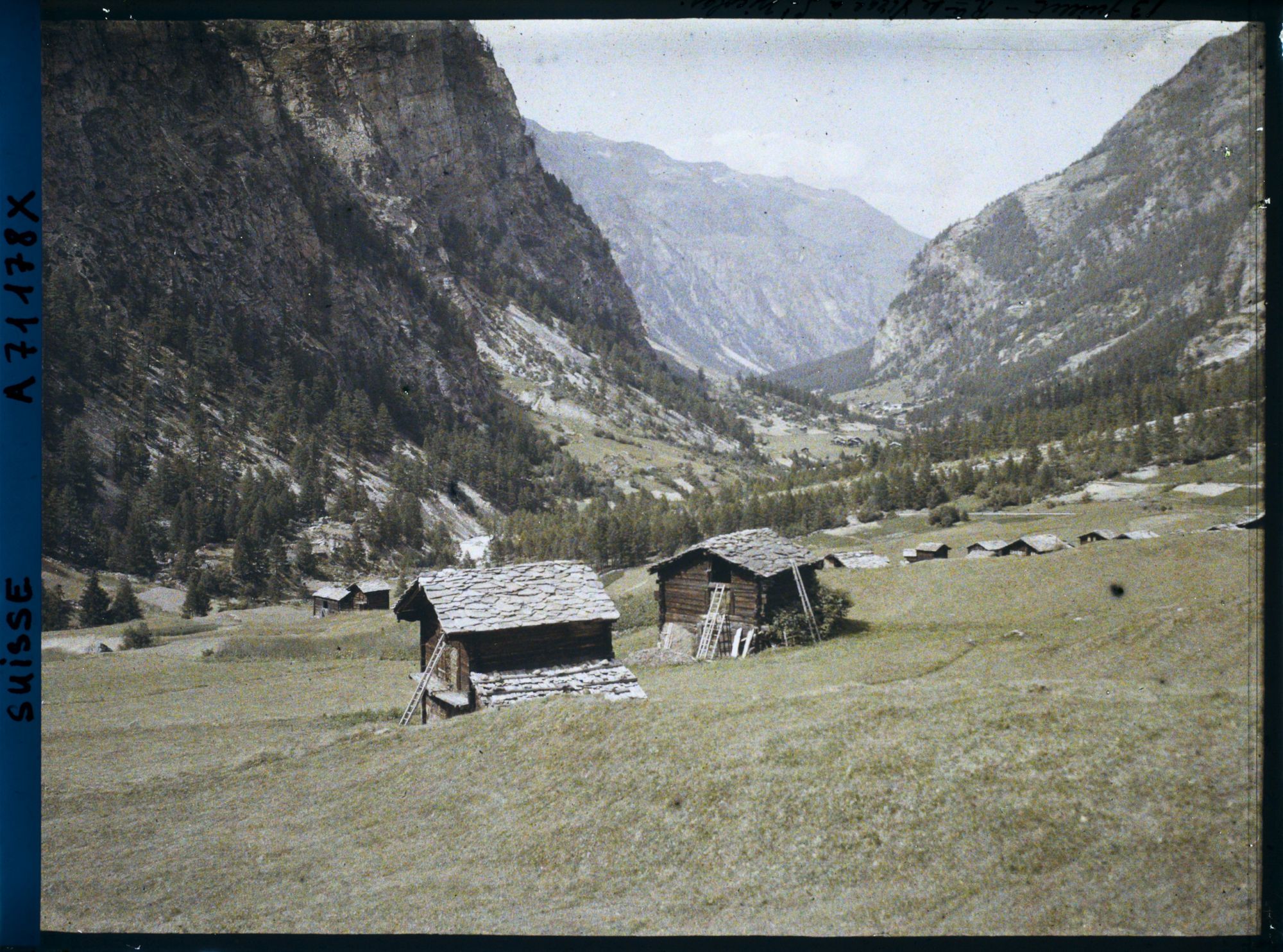 Image représentant Mazots près de Randa, sur la route de Saint-Nicolas à Zermatt