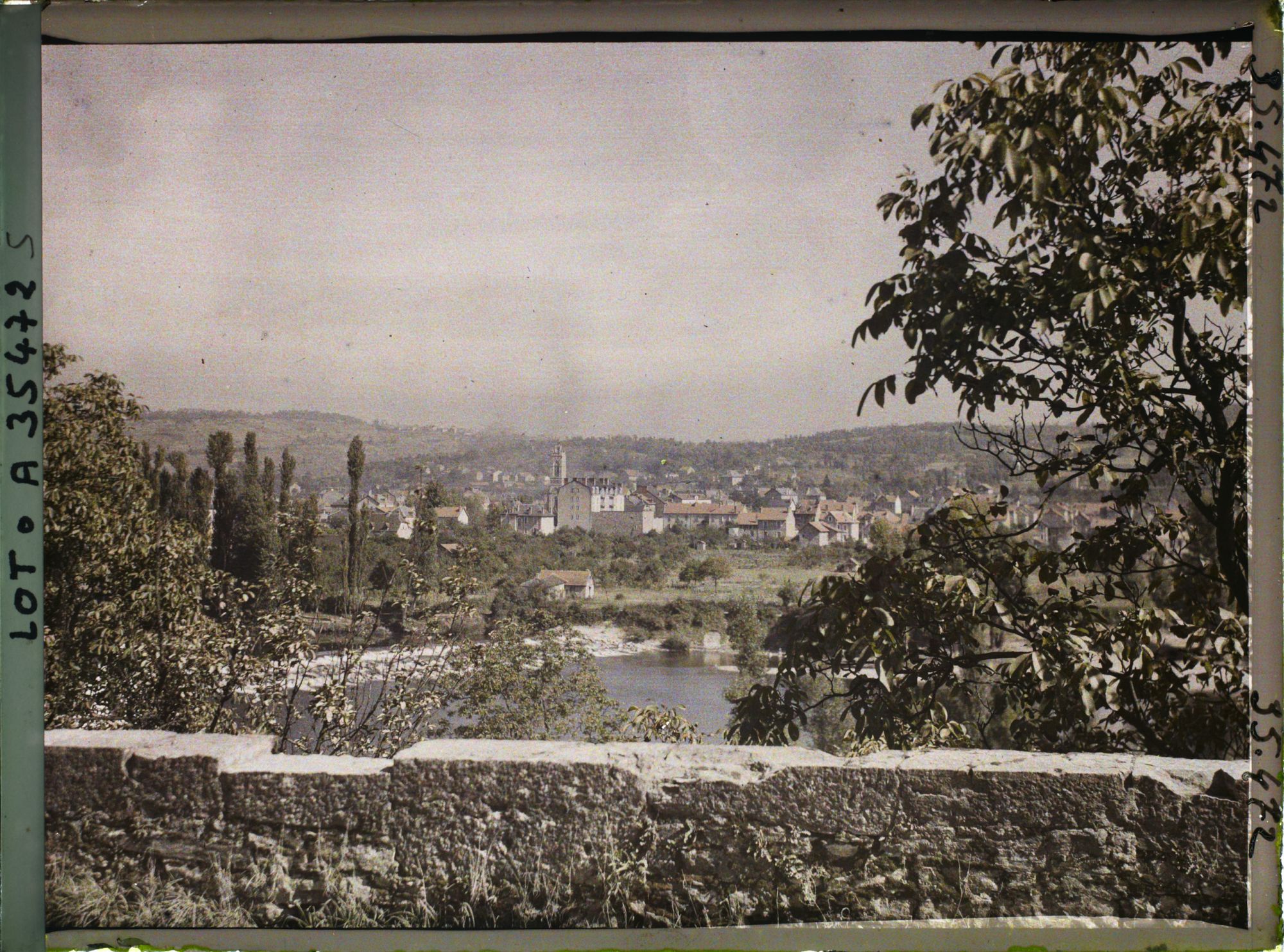 Image représentant France, Capdenac (Lot), Capdenac ville vu de la route et Capdenac le haut