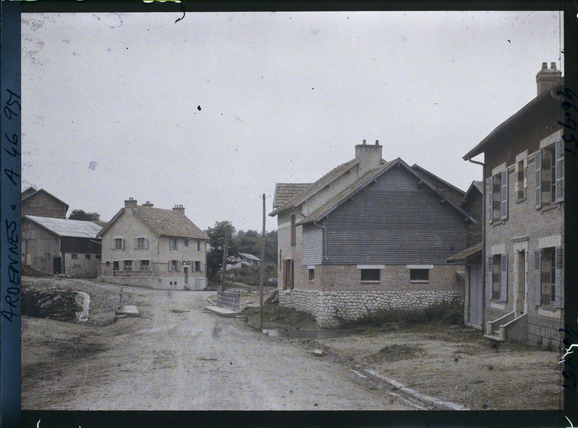 Image représentant France, Condé les Autry Ardennes (260 h), Route d'Autry à Cernay-en-Dormois (entrée)
