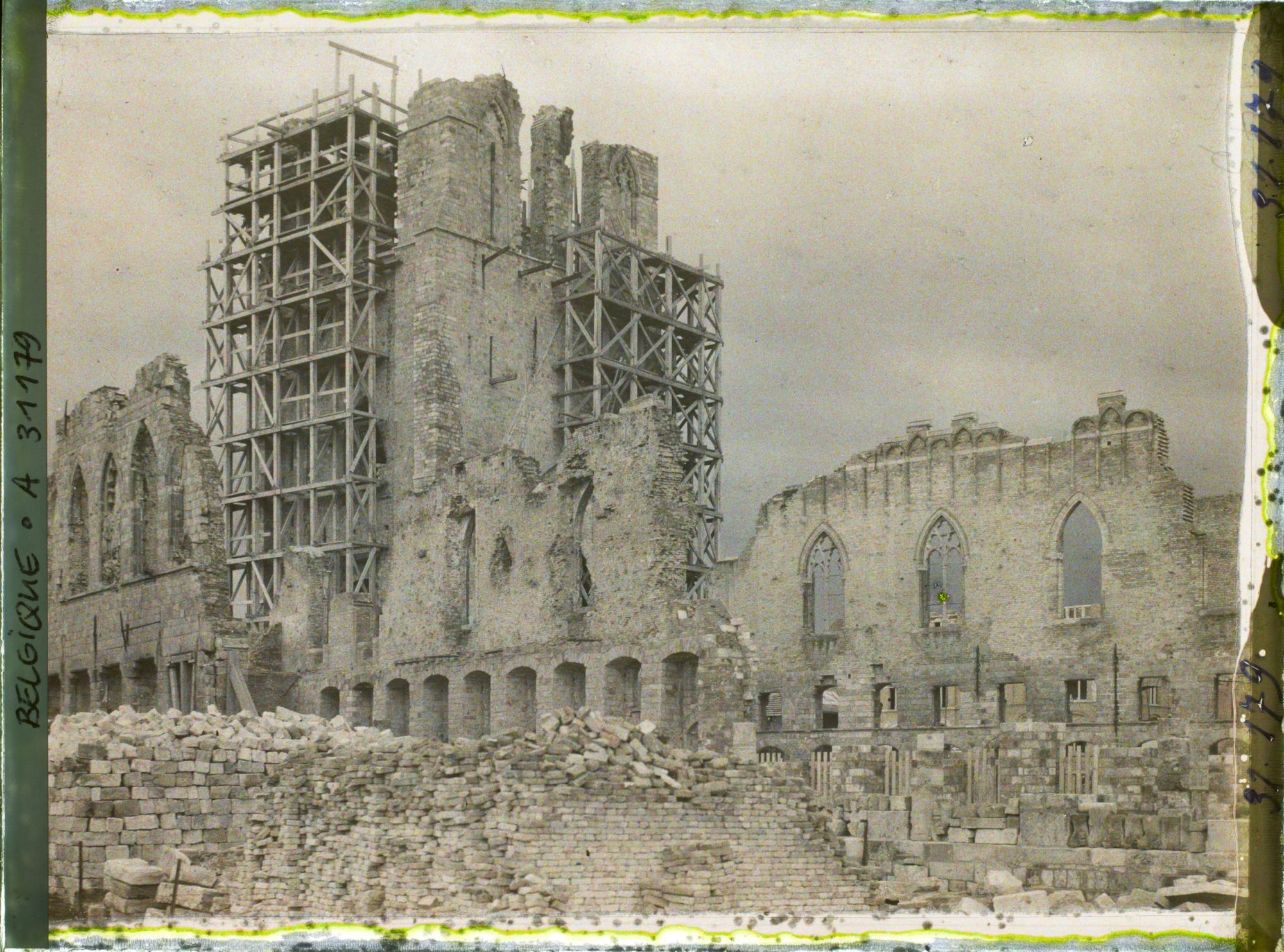 Image représentant Belgique, Ypres, Vestiges de la façade Nord des Halles