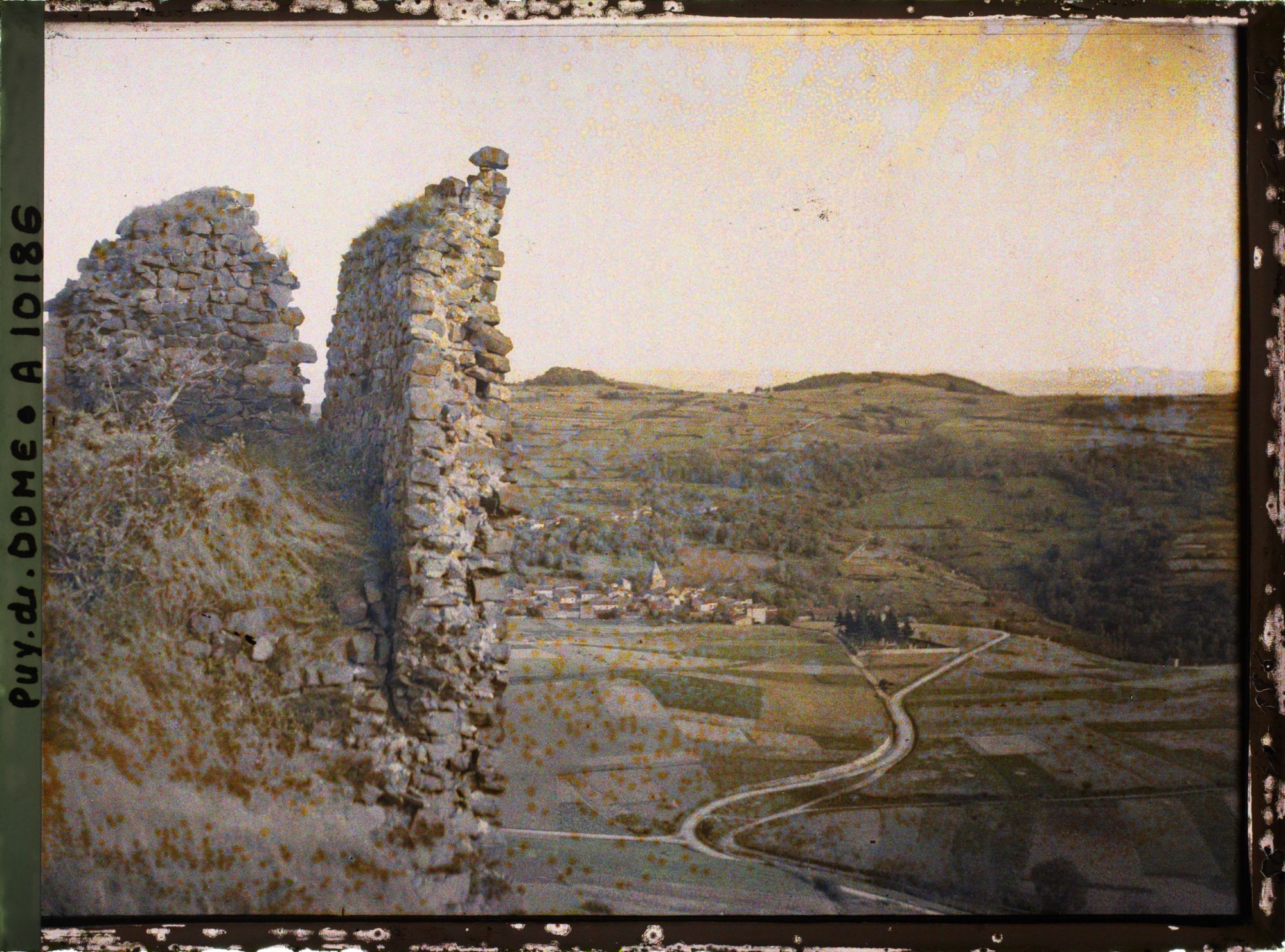 Image représentant France, Buron, Vue sur Yroude prise du Château