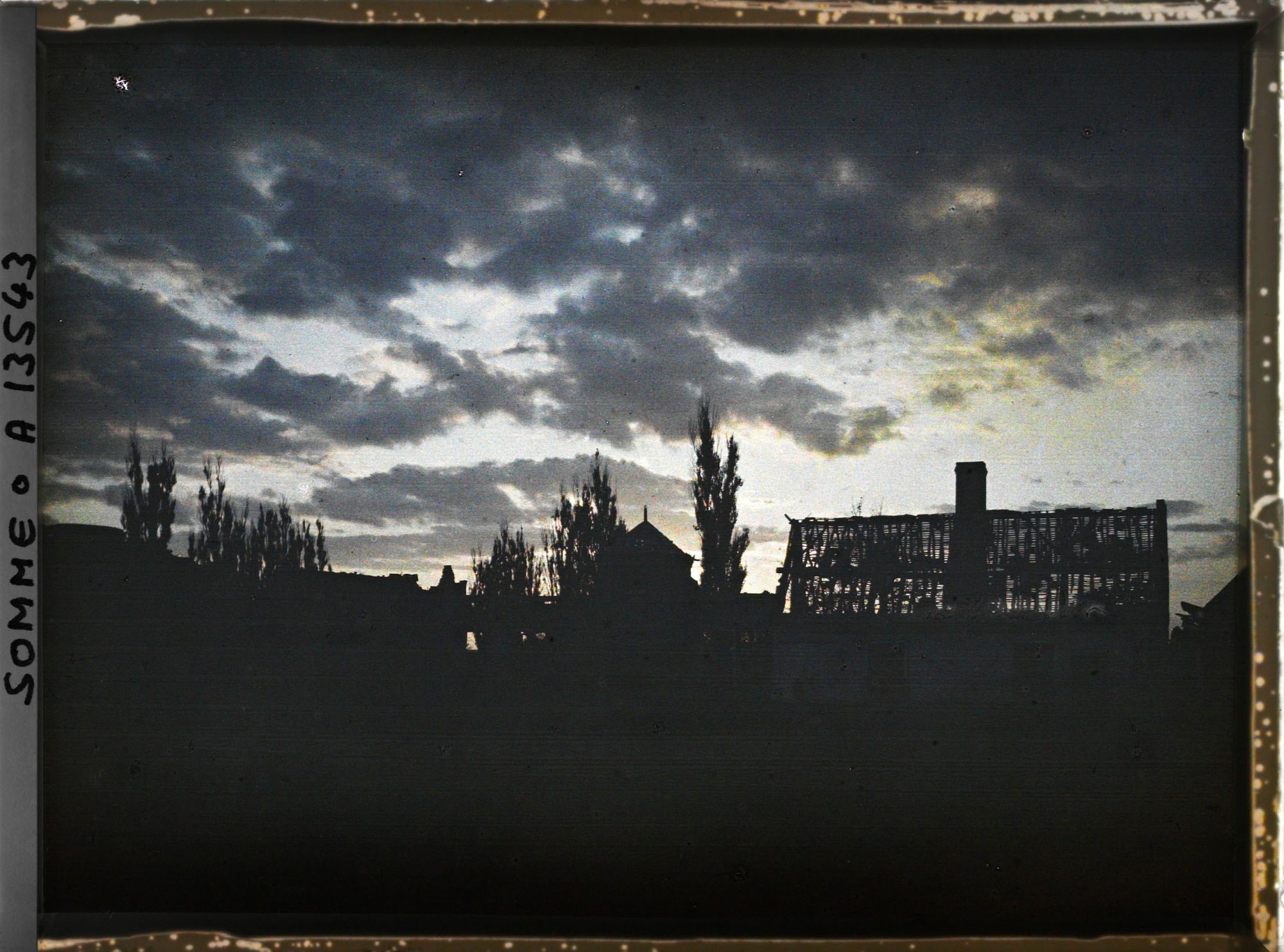 Image représentant France, Roye, Coucher de Soleil s/ la Sucrerie de Roye