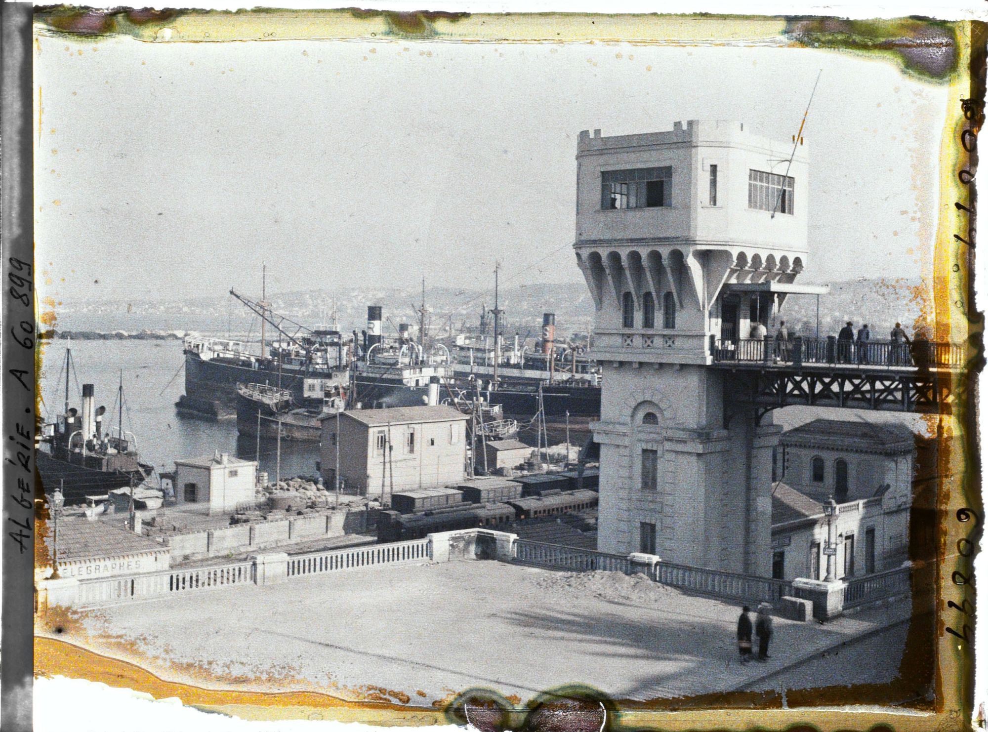 Image représentant Le port et les grands ascenseurs