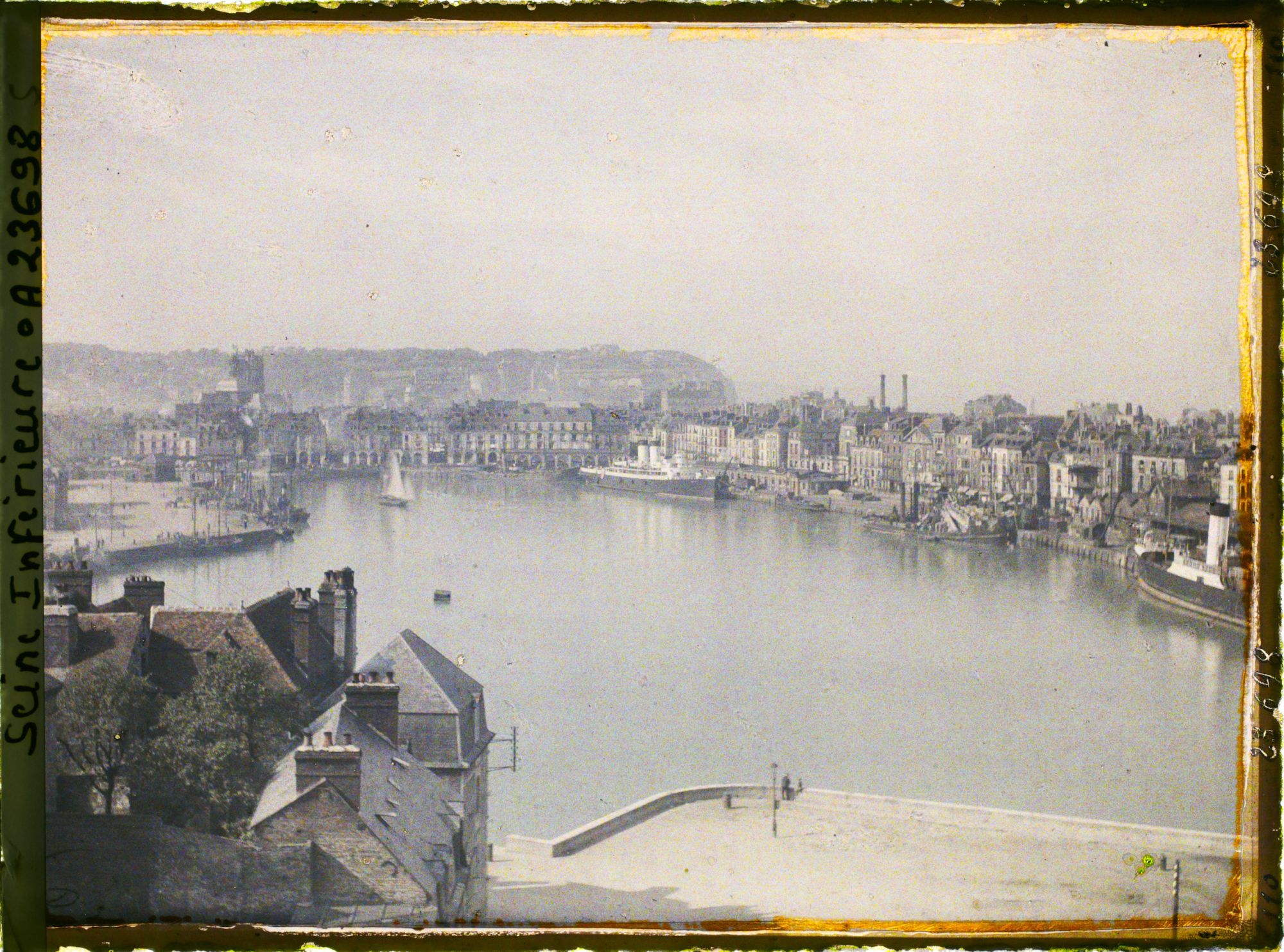 Image représentant Vue d'ensemble sur l'Avant Port prise du Pollet