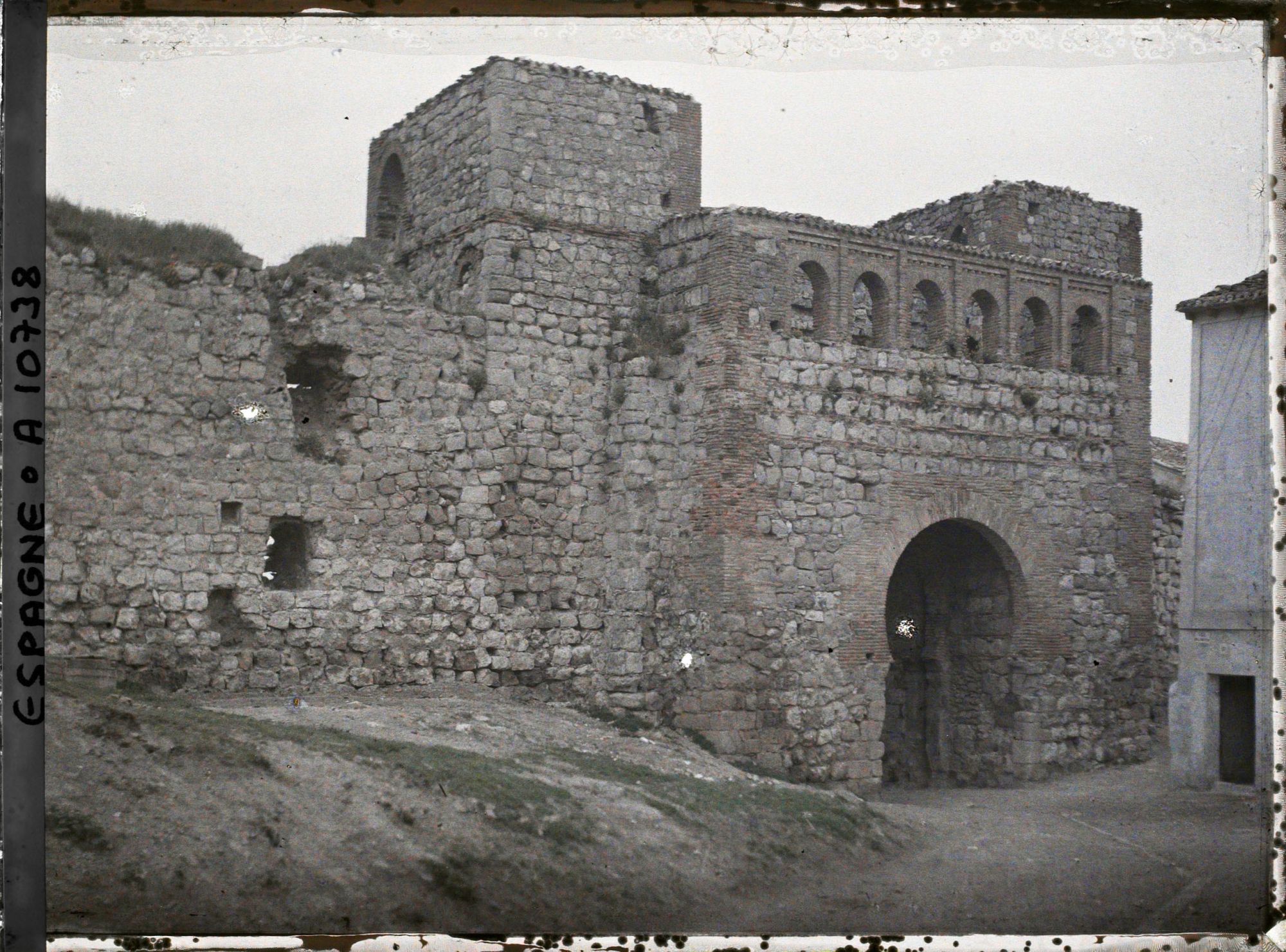 Image représentant Espagne, Burgos, Puerta S. Esteban, vue prise de l'intérieur