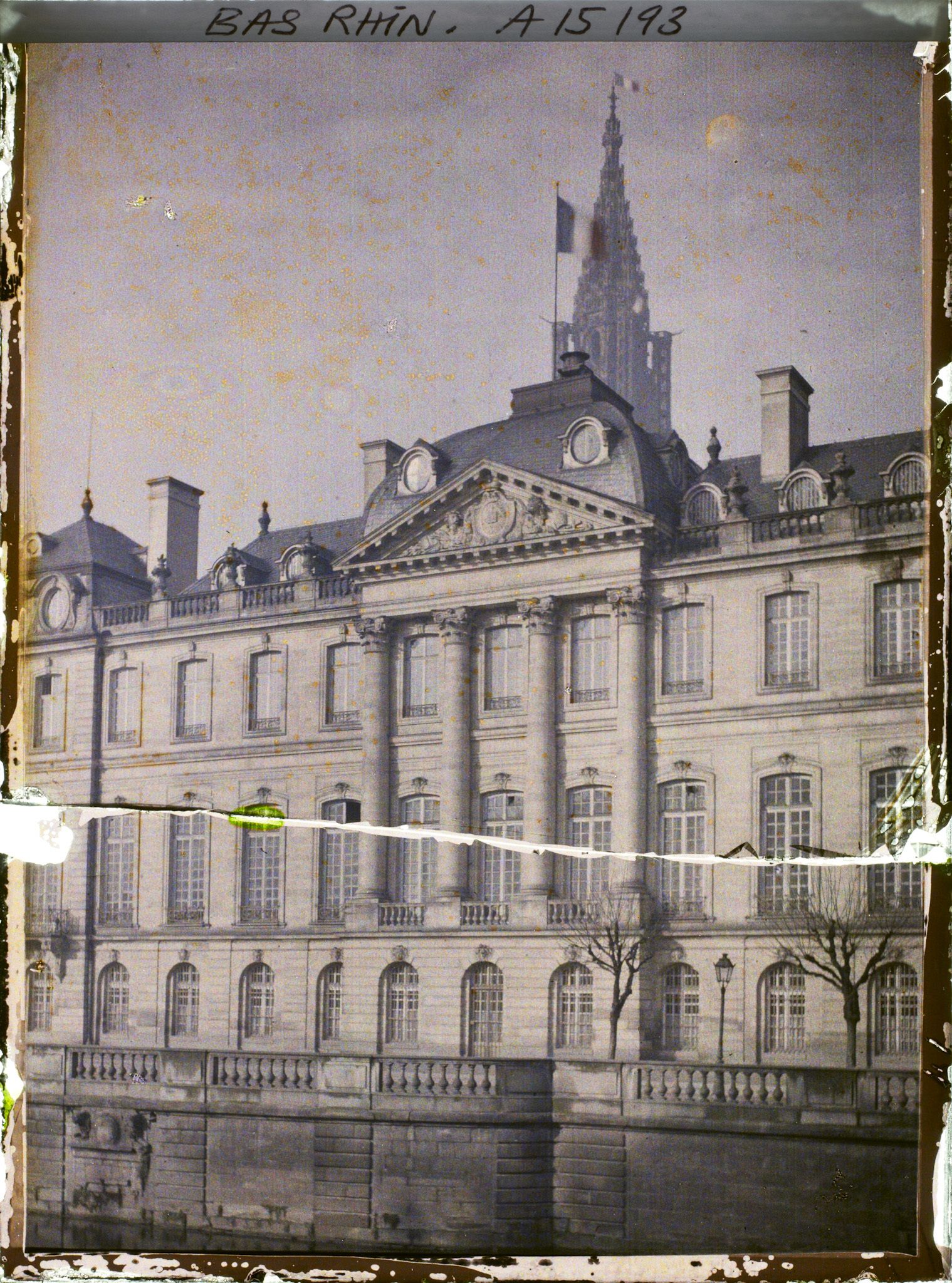 Image représentant France Alsace, Strasbourg, Le Palais de Rohan et la flèche de la Cathédrale du dernier plan