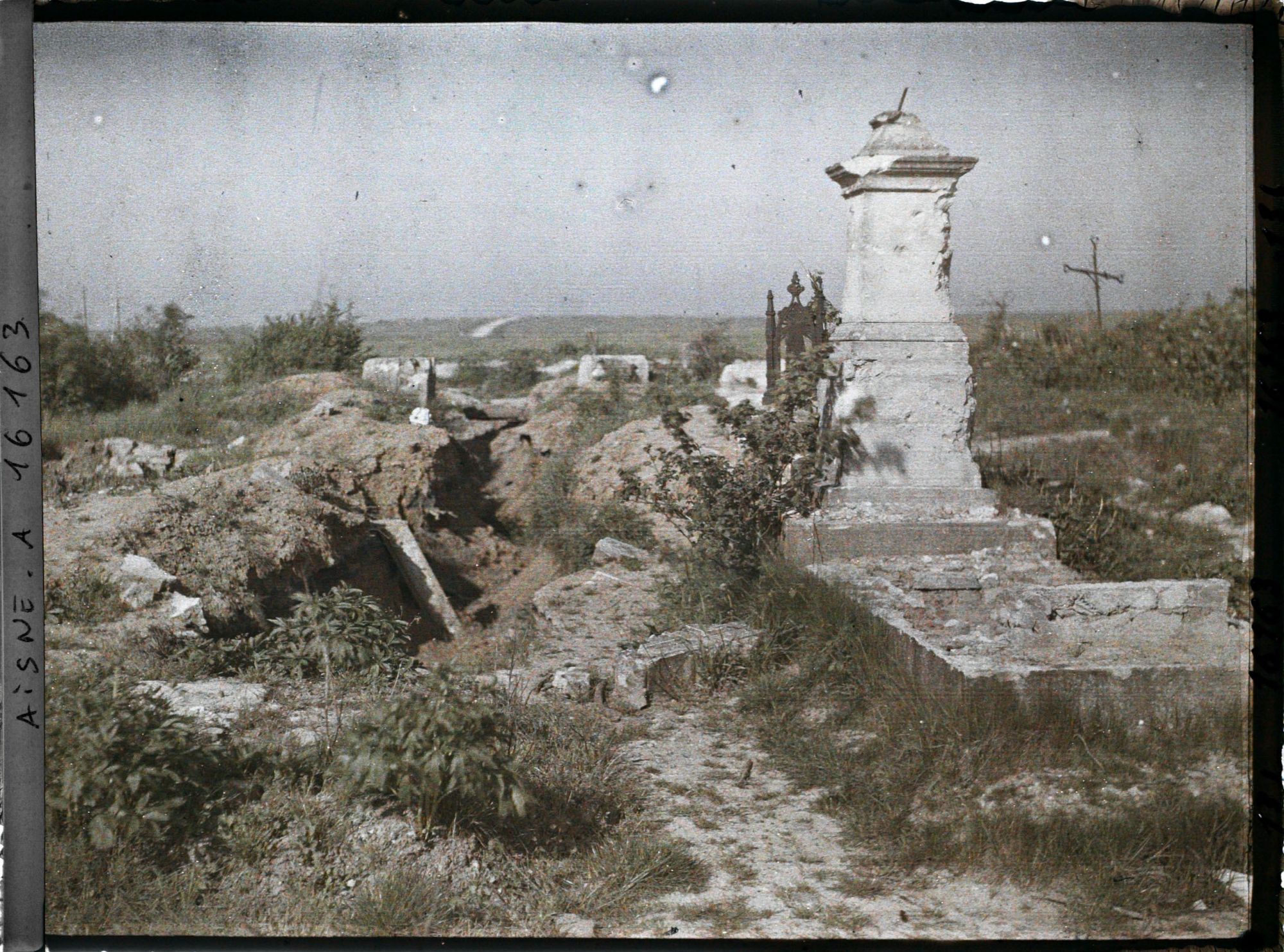 Image représentant France, Env- de St Quentin, Tranchées dans le Cimetière de Wat