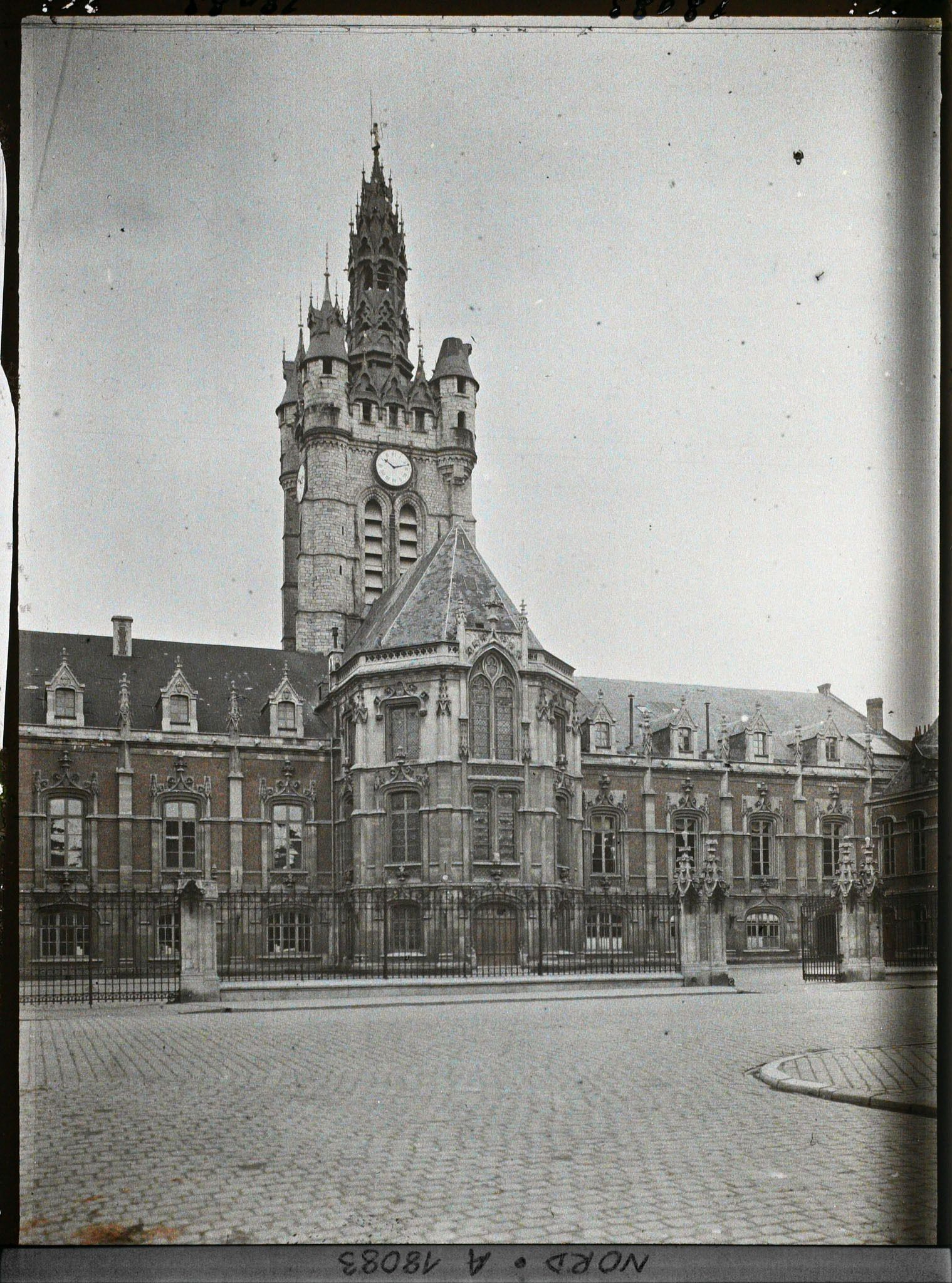 Image représentant France, Douai, Le Beffroi de l'Hôtel de Ville