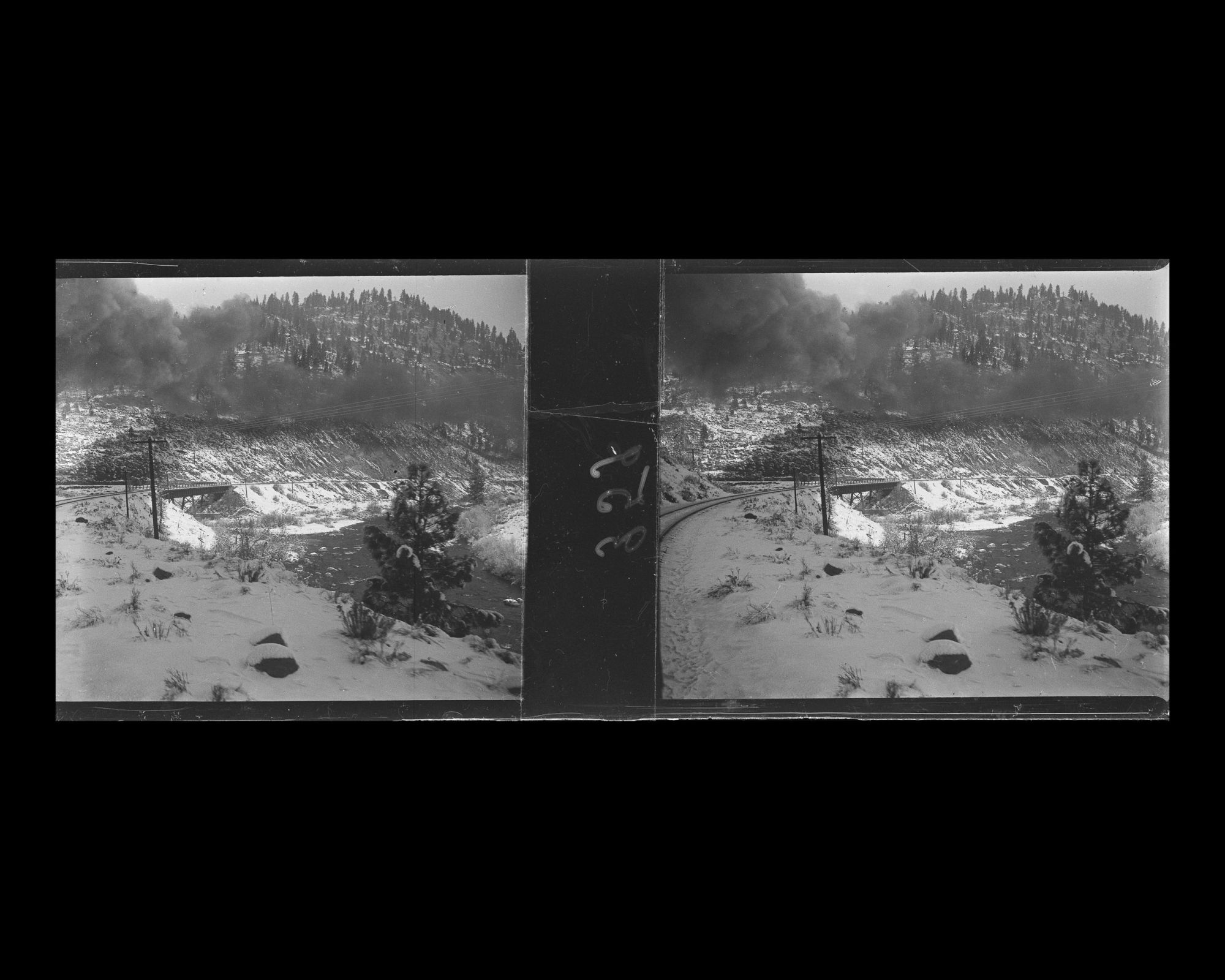 Image représentant La ligne de chemin de fer qui suit le cours de la rivière Truckee dans la Sierra Nevada