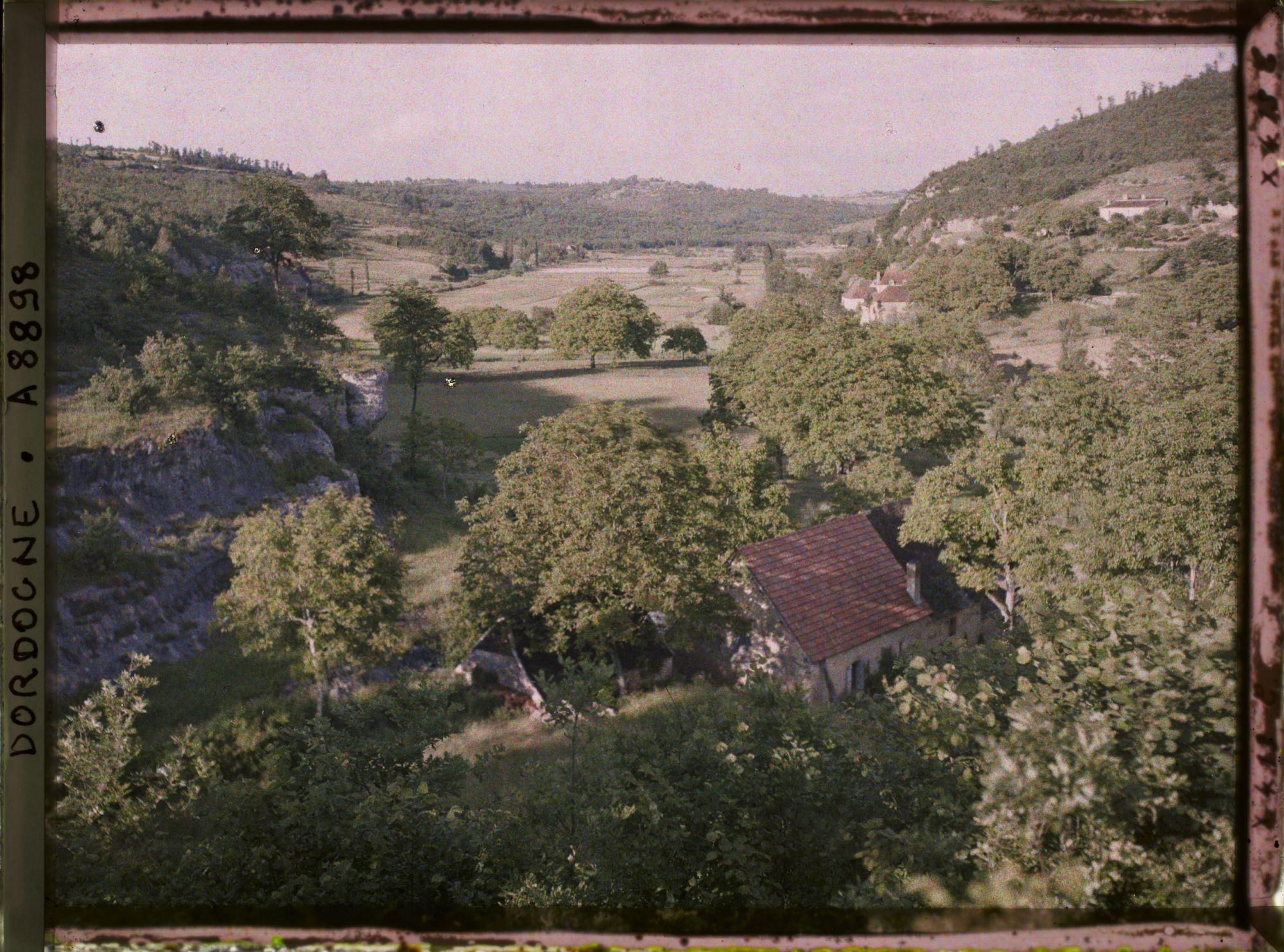 Image représentant France, Régnac, Vallée de la Beune vue vers l'amont