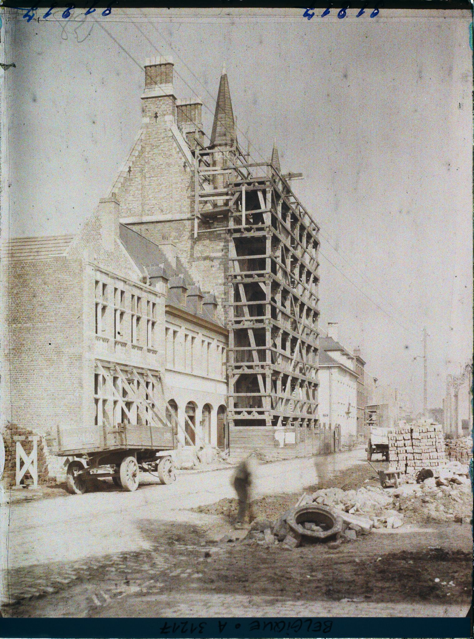 Image représentant Belgique, Ypres, Reconstruction de la maison des Templiers