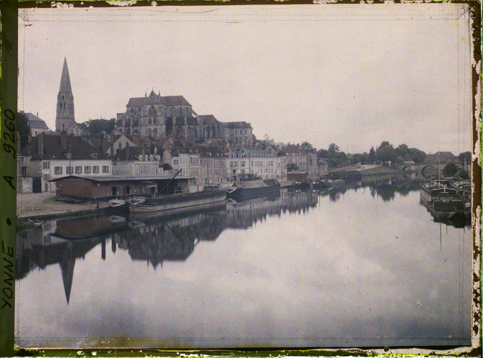 Image représentant L'Abbaye Saint-Germain vue de la passerelle de la liberté