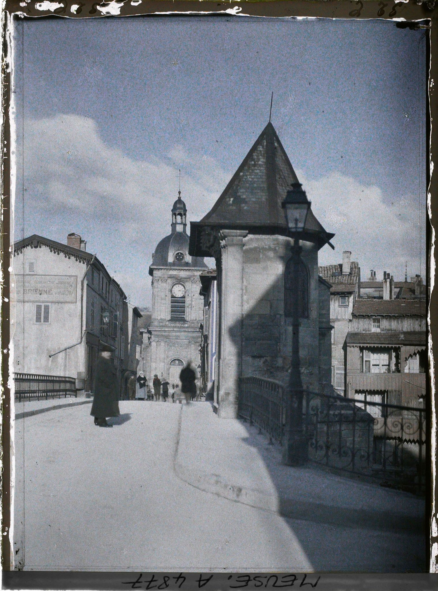 Image représentant Le pont Notre-Dame et l'église Notre-Dame