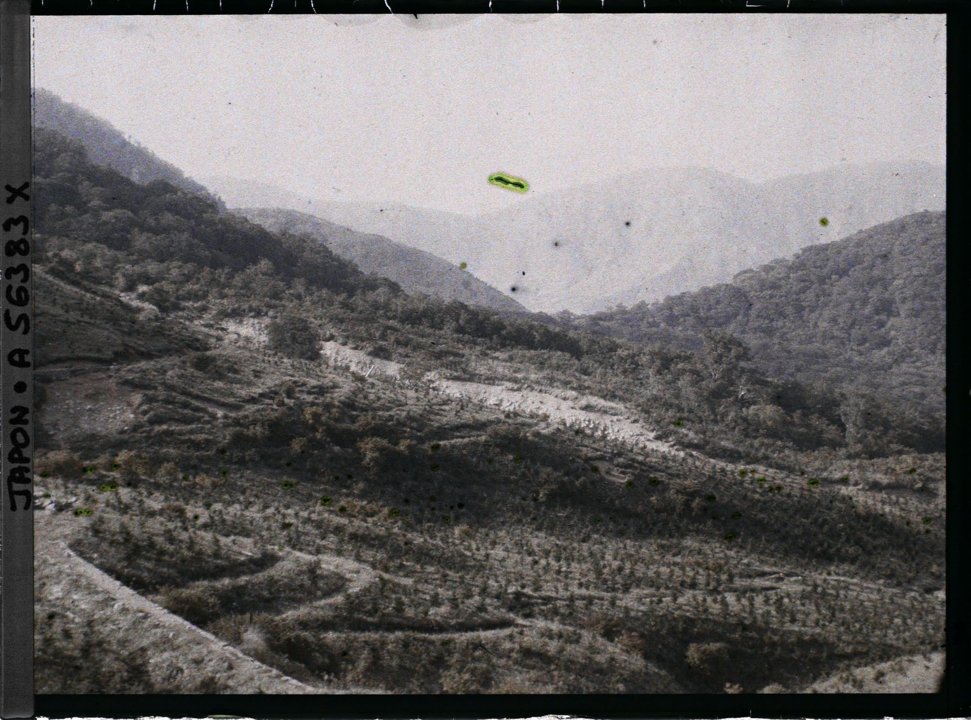 Image représentant Le mont Sounzan depuis la vallée d'Owakudani ("Vallée des Grandes Eaux Chaudes") ou Ojigoku ("Grand Enfer")