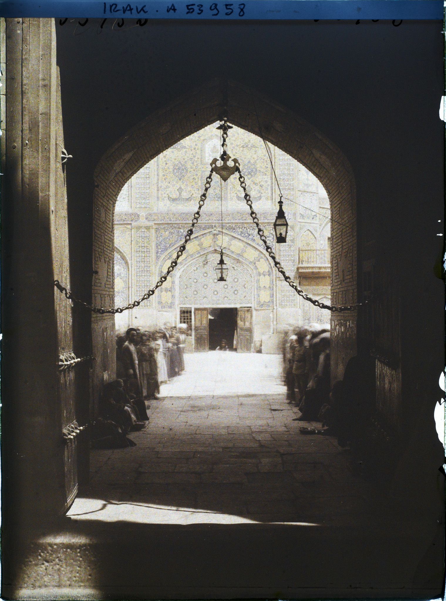 Image représentant Mosquée funéraire d'Ali, la porte nord et la cour