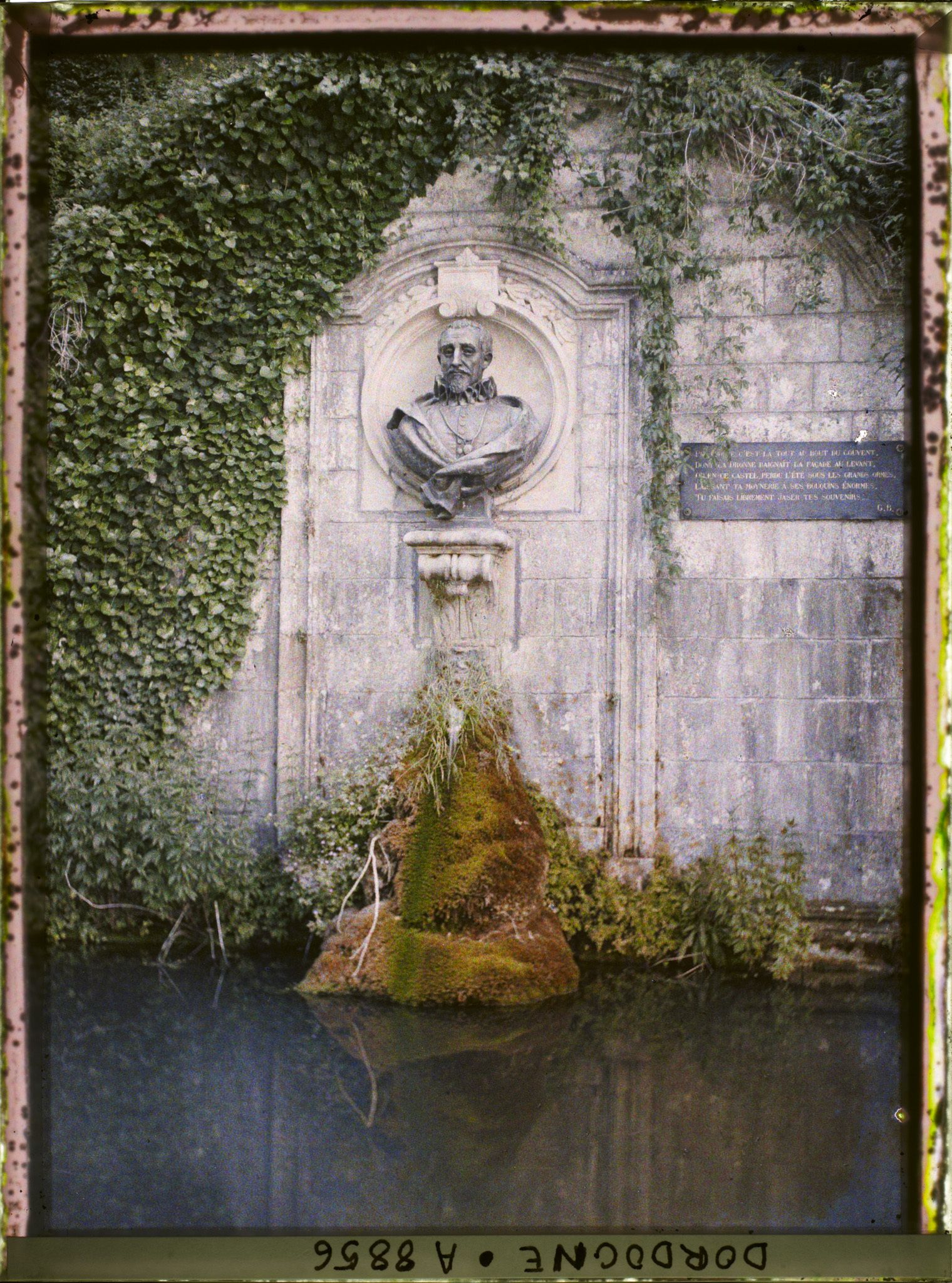 Image représentant France, Brantôme, Le buste de Brantôme