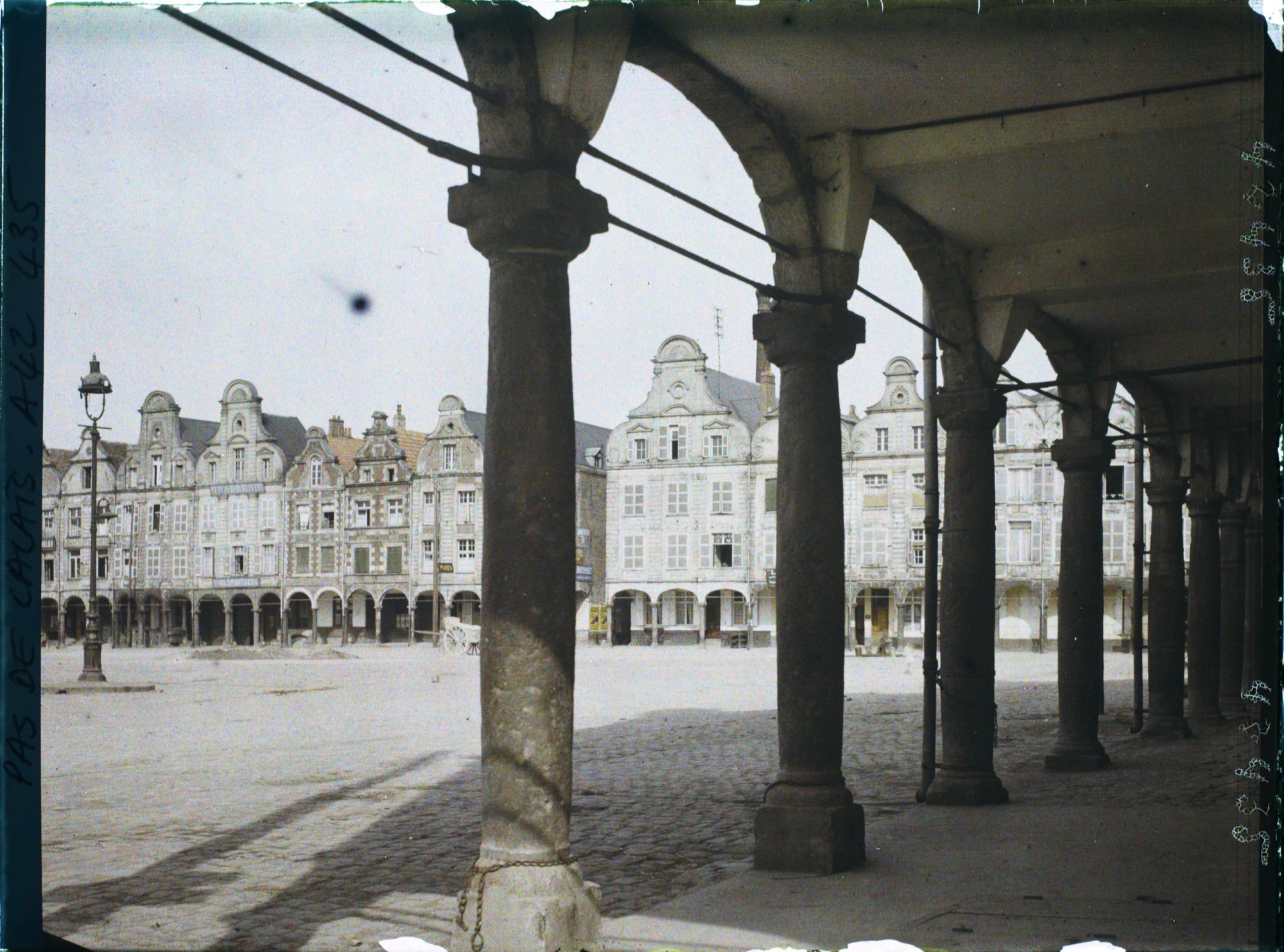 Image représentant France, Arras, Gde Place prise du Coin de la Rue de la Taillanderie