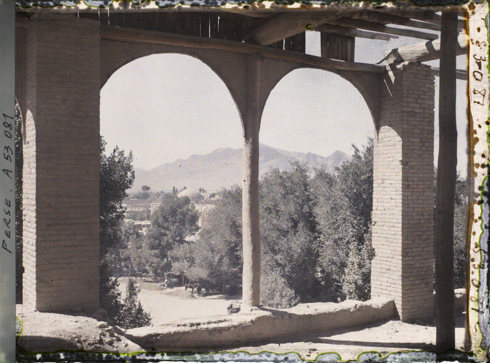 Image représentant Vue vers Djolfa (faubourg arménien d'Ispahan, vers le sud)
