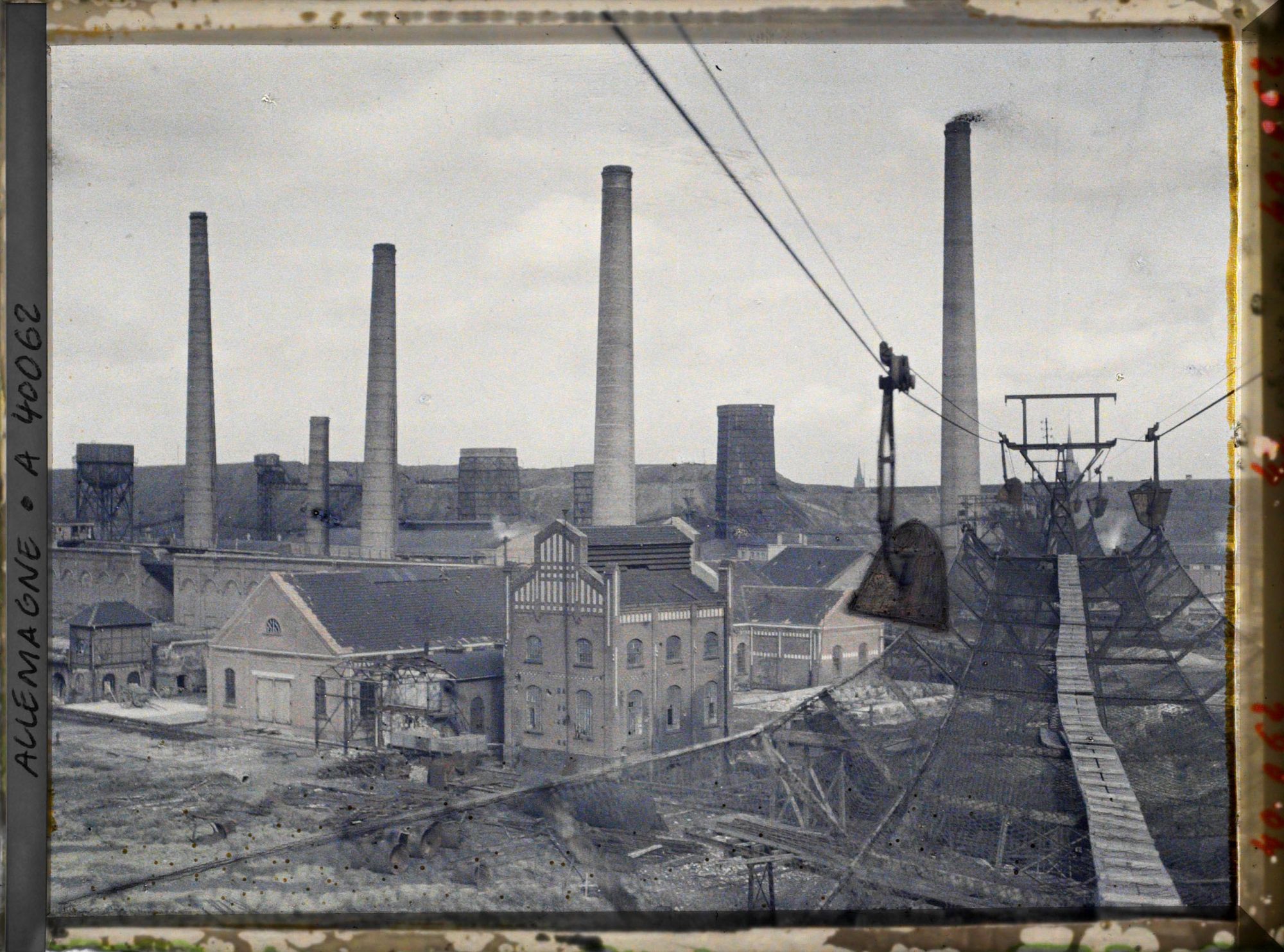 Image représentant Prusse, Gelsenkirchen, Vue sur la mine, les Crassiers et le transbordeur