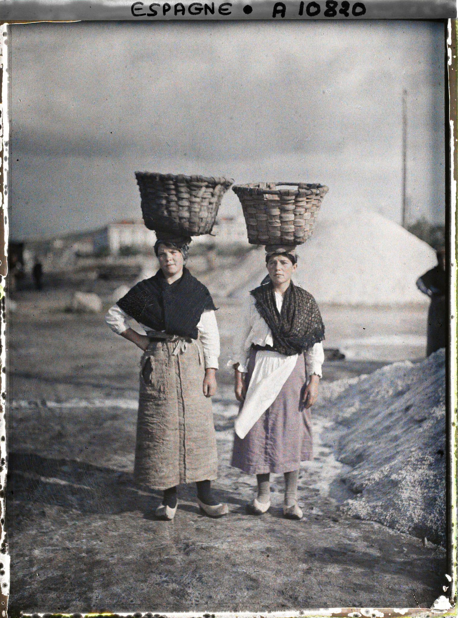 Image représentant femmes aux salines