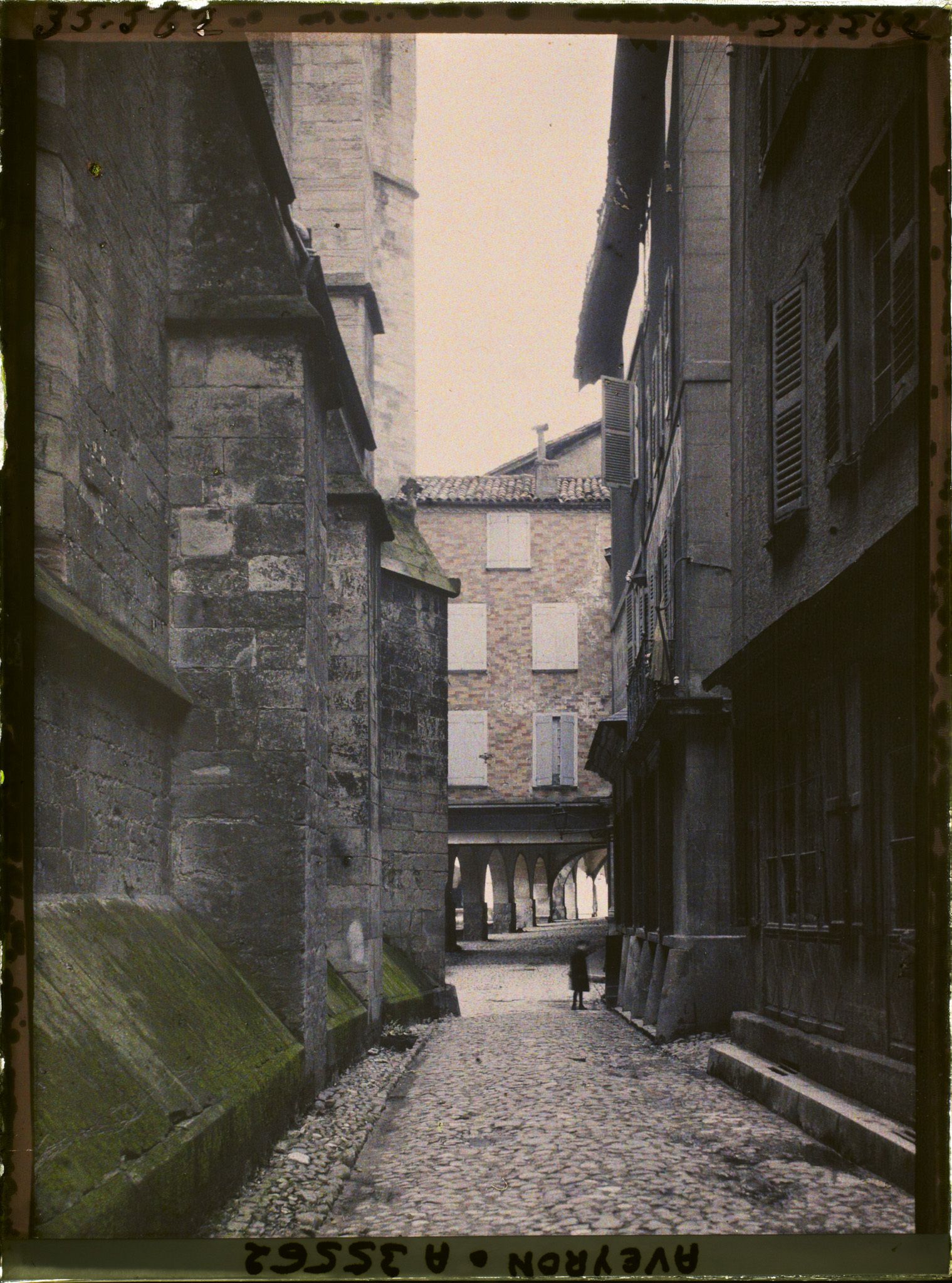 Image représentant La rue Notre-Dame, avec les Arcades Reynies